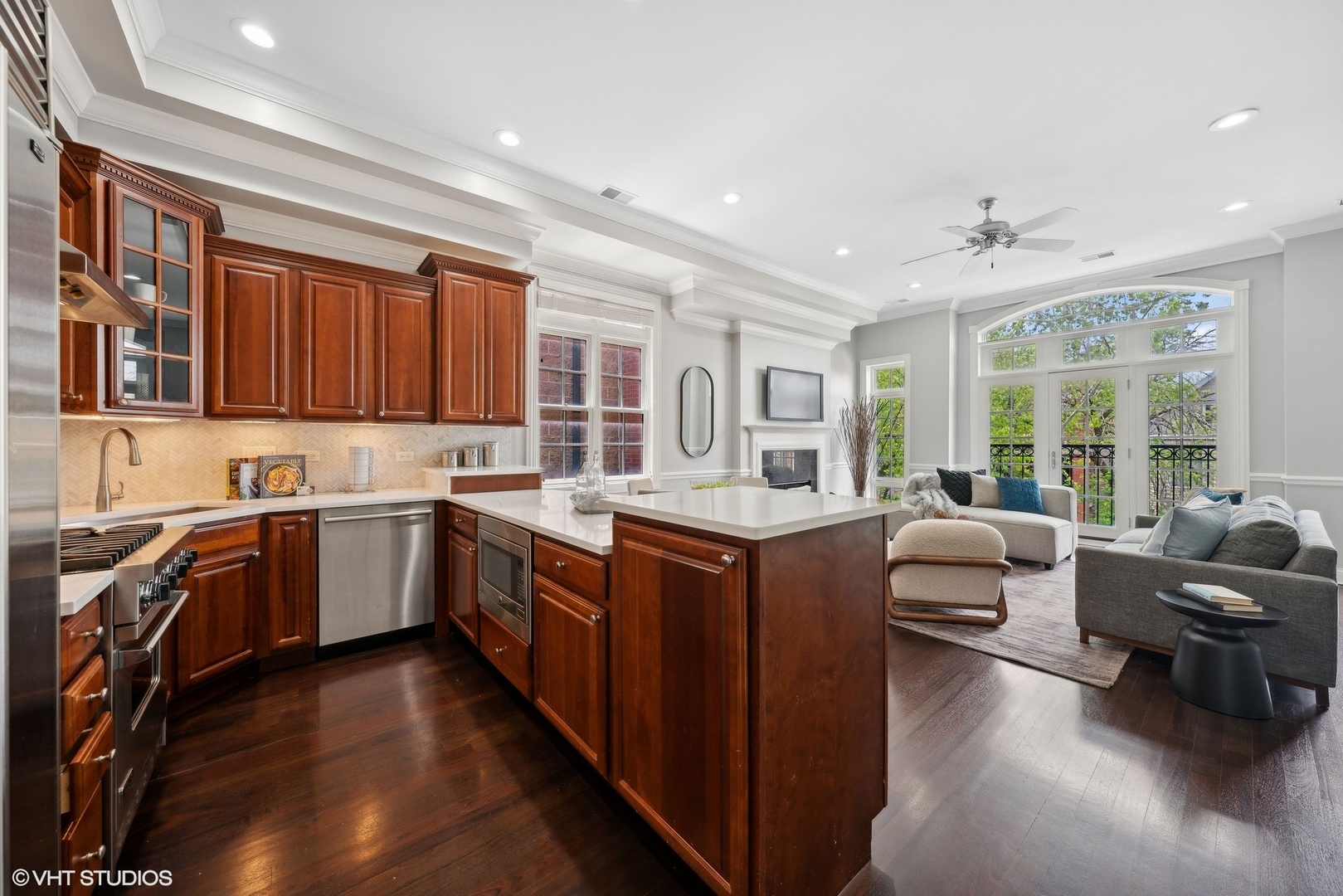 3251 N Kenmore Avenue Unit: 3