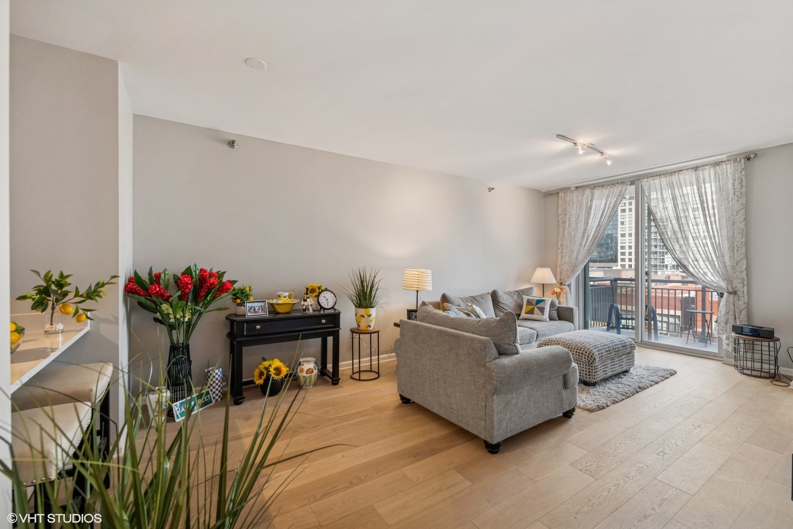 421 W HURON Street Unit: 602