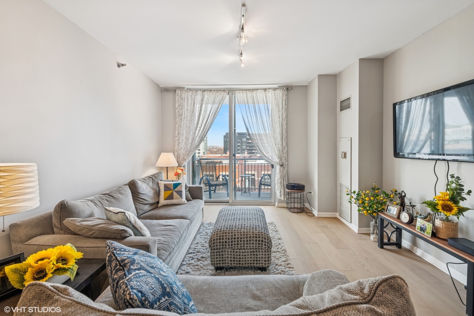 421 W HURON Street Unit: 602