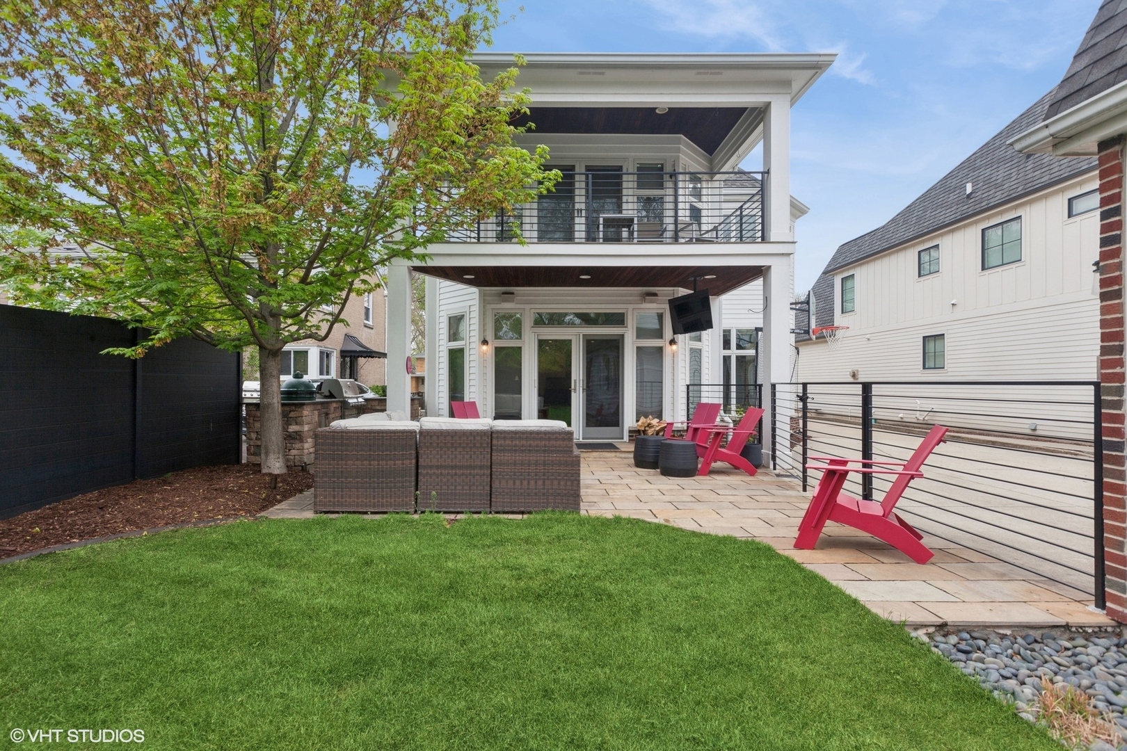 282 E Adelia Street