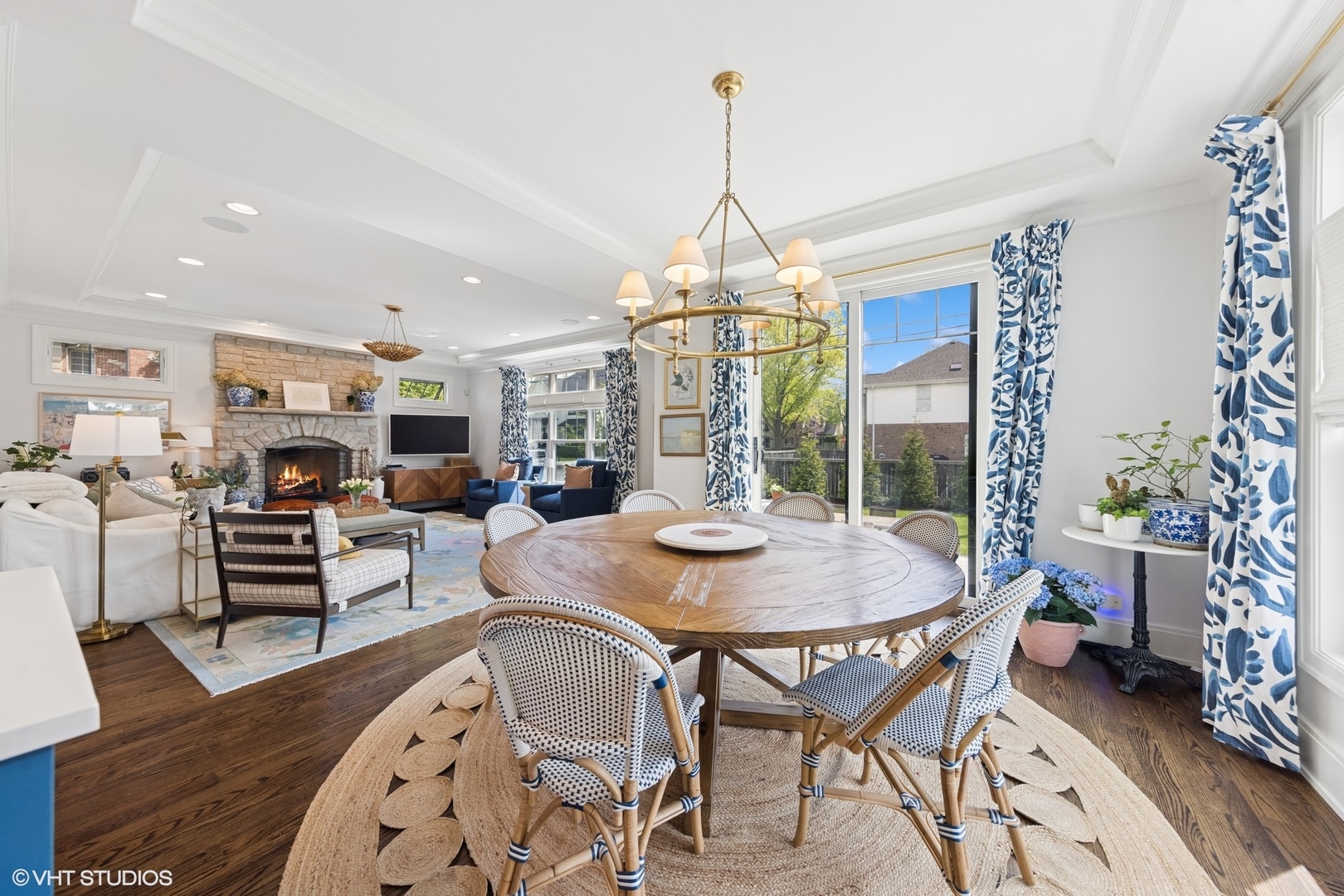 236 W Crescent Avenue