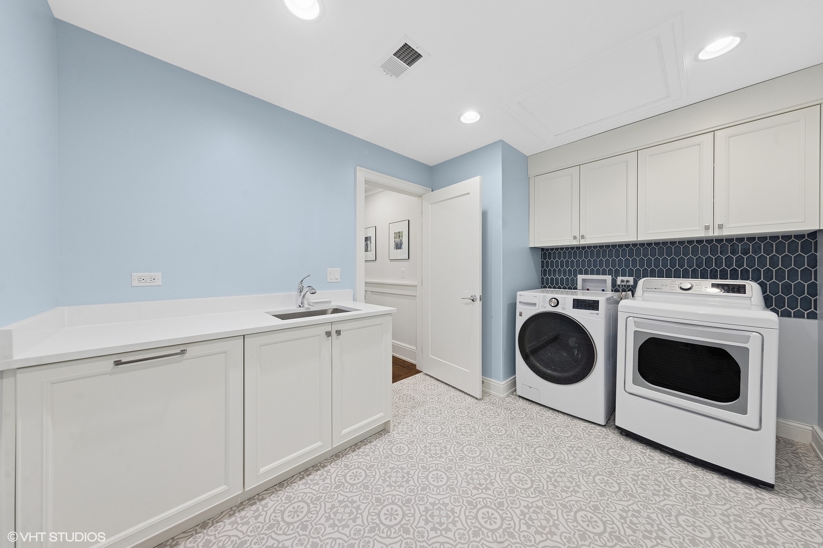 236 W Crescent Avenue