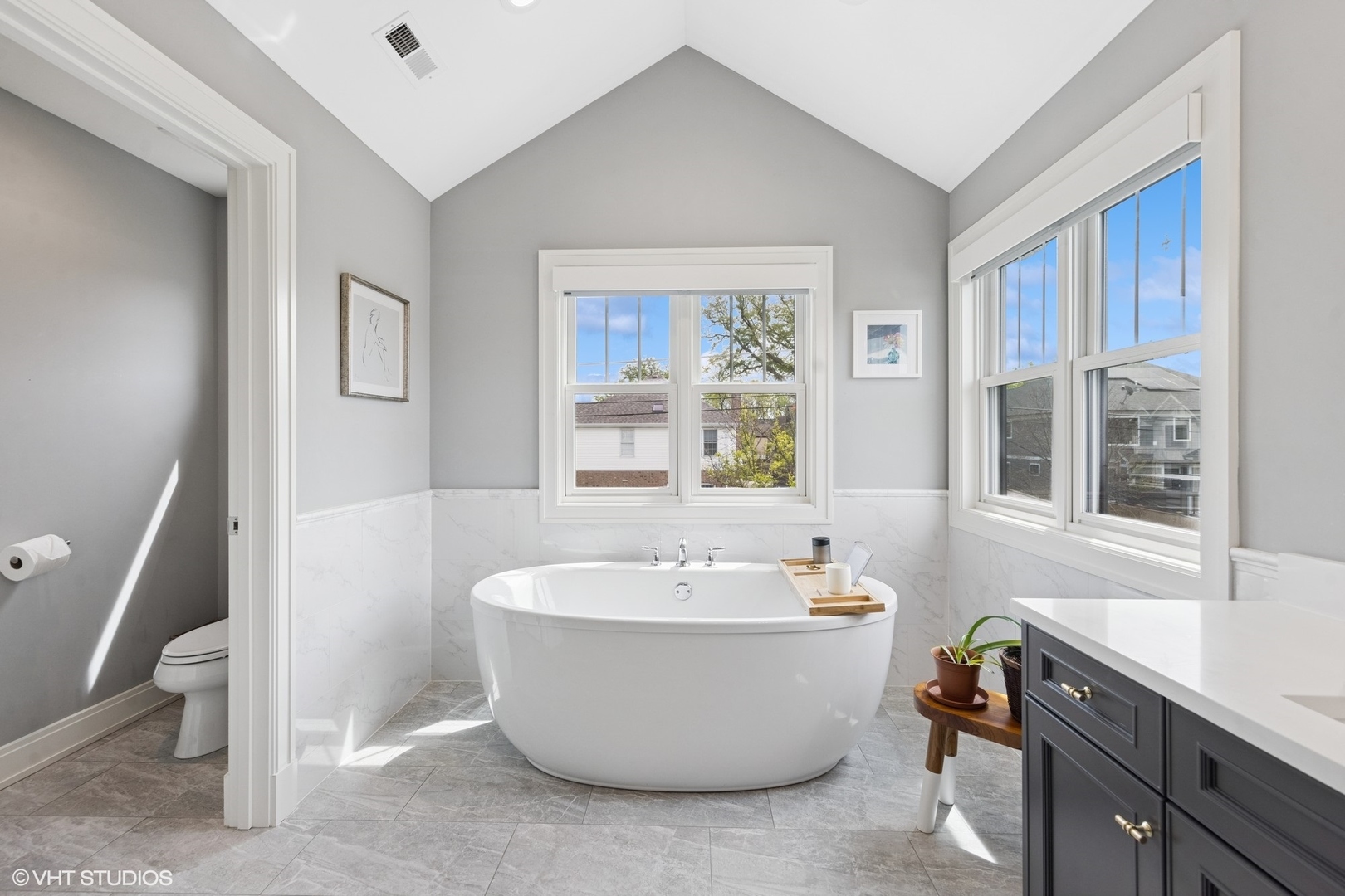 236 W Crescent Avenue