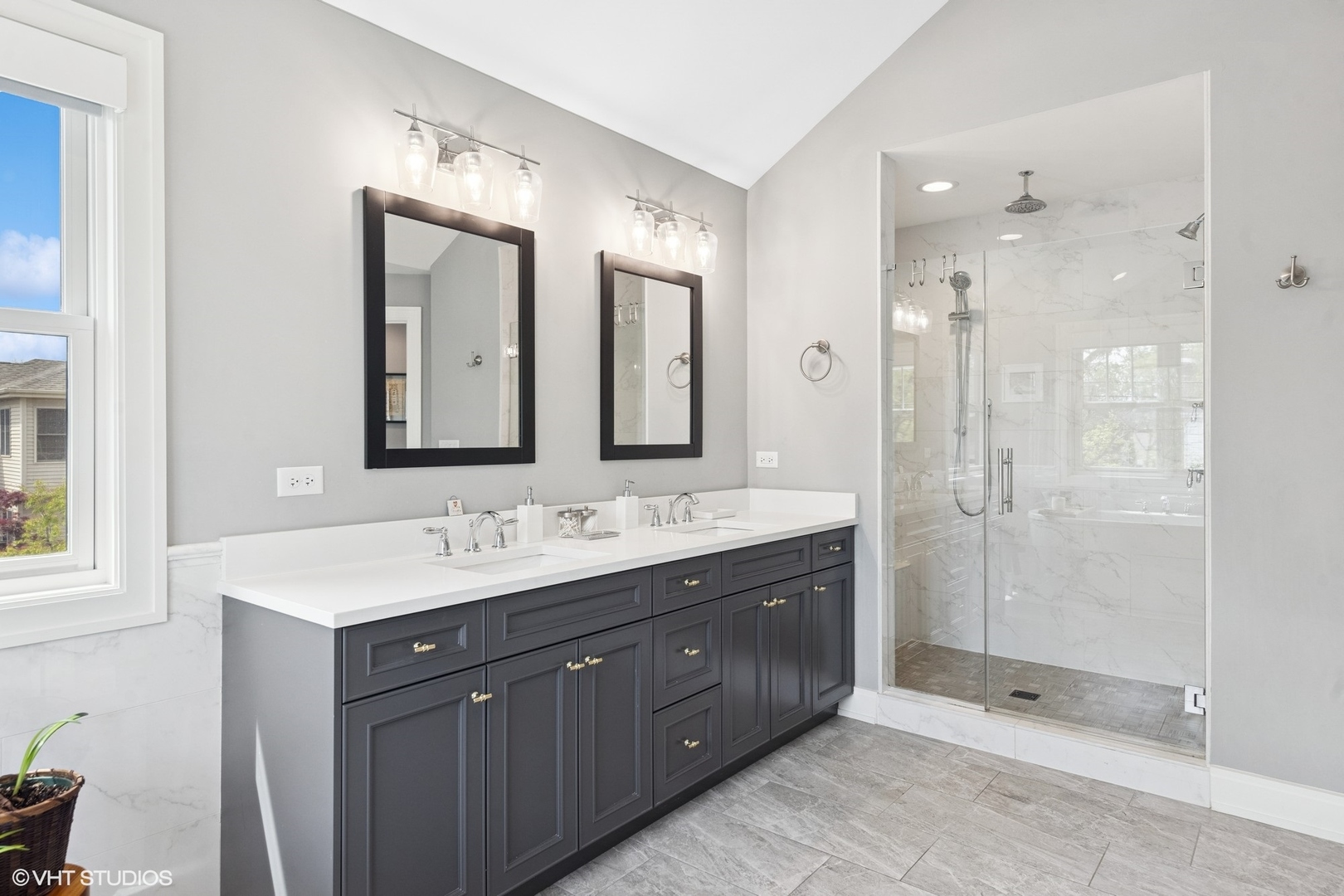 236 W Crescent Avenue