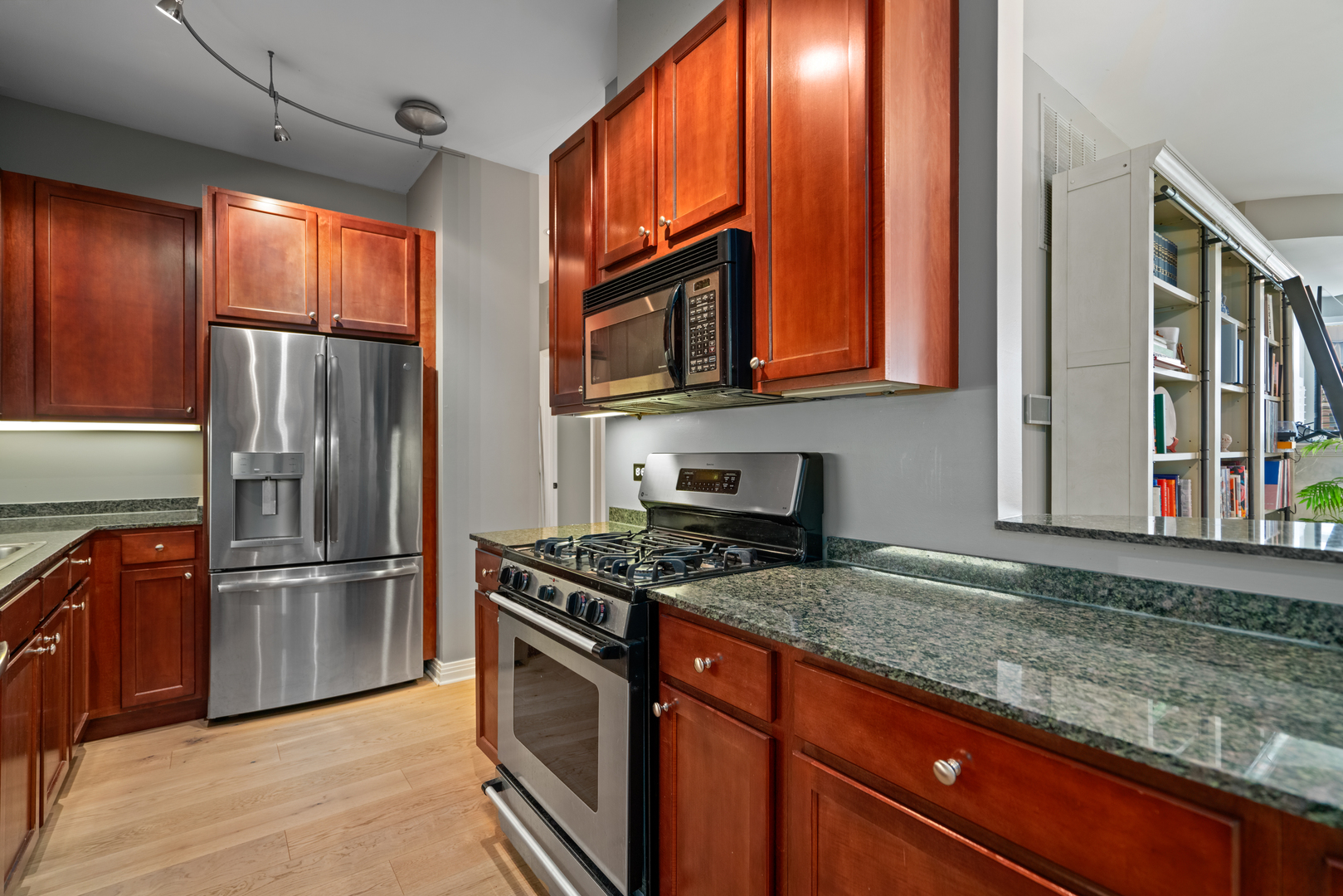 550 W Fulton Street Unit: 303