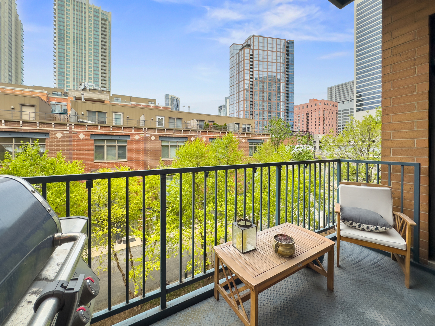 550 W Fulton Street Unit: 303