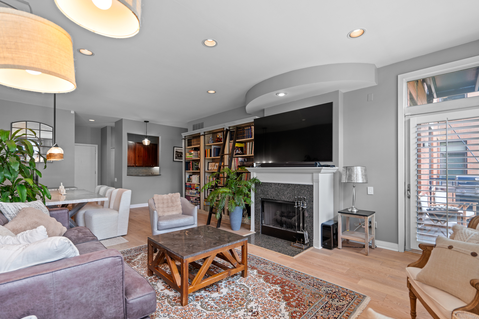 550 W Fulton Street Unit: 303