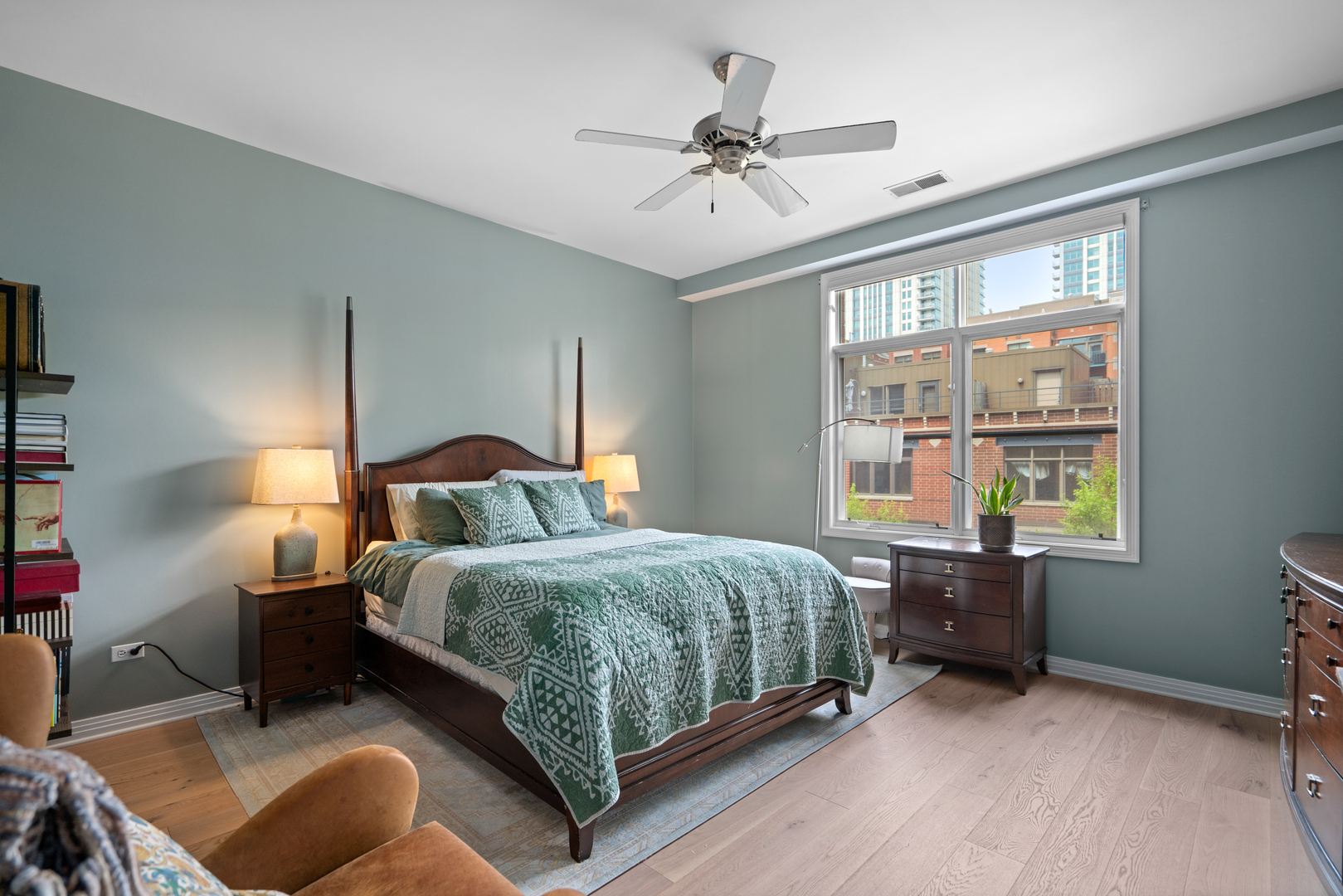 550 W Fulton Street Unit: 303