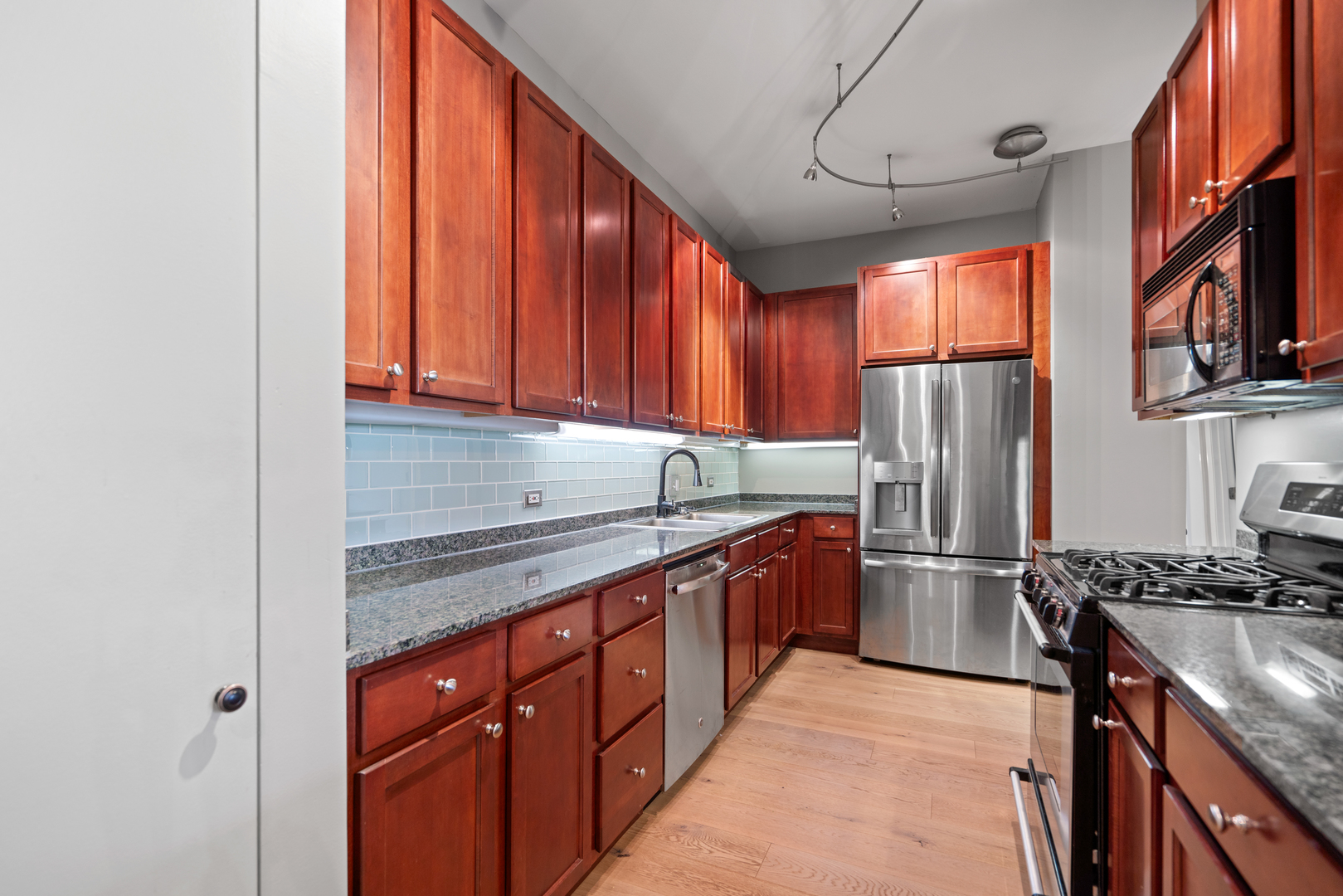 550 W Fulton Street Unit: 303