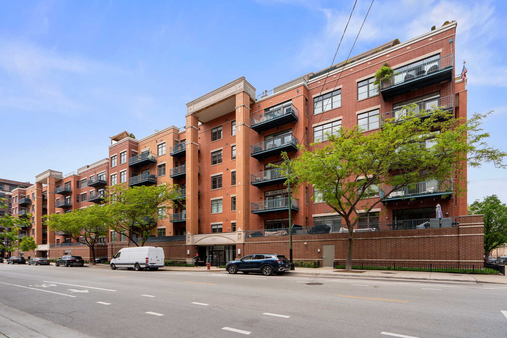 550 W Fulton Street Unit: 303