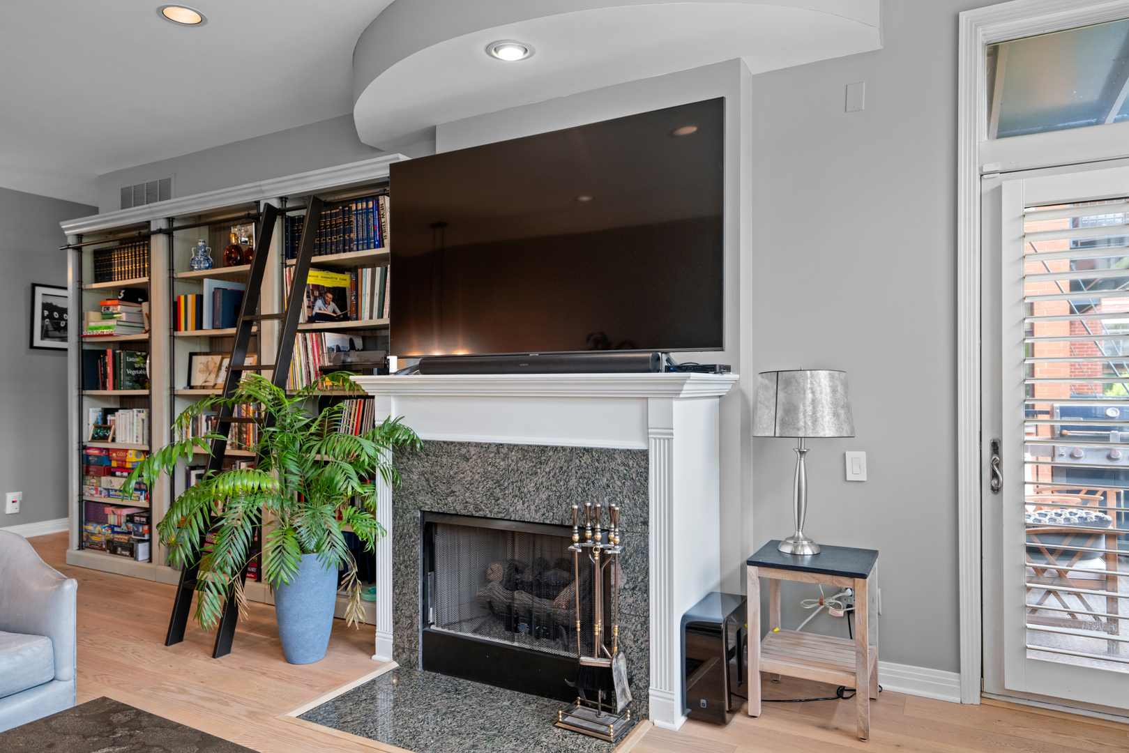 550 W Fulton Street Unit: 303