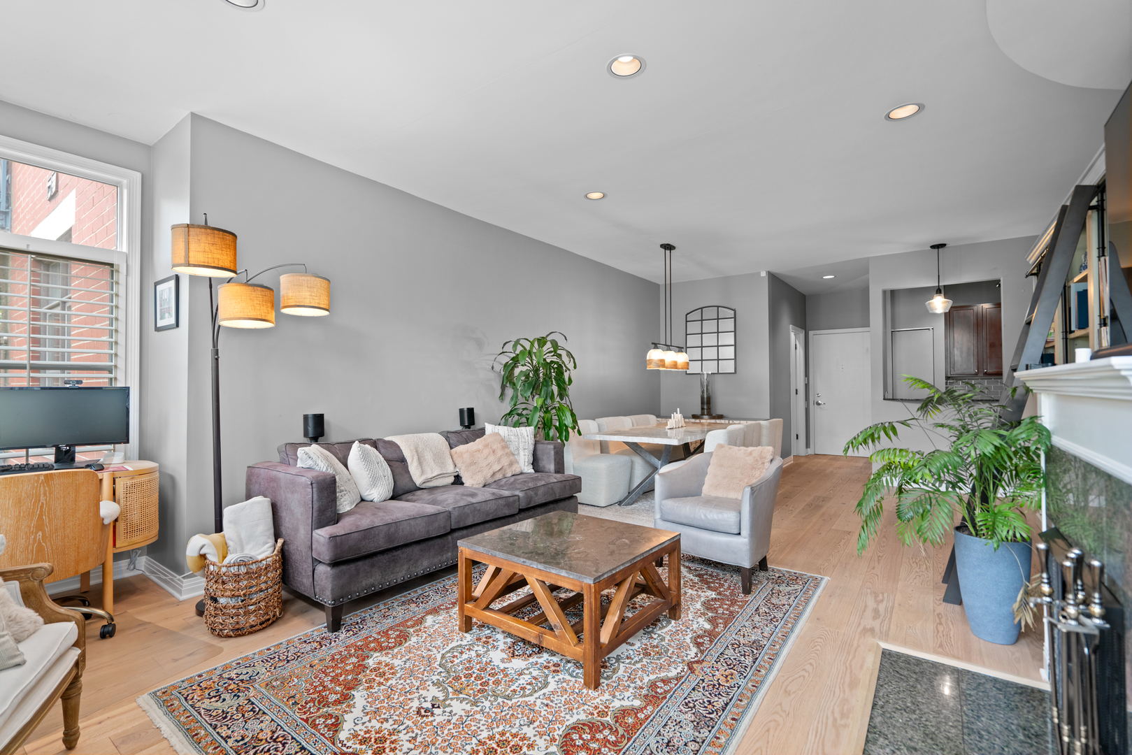 550 W Fulton Street Unit: 303