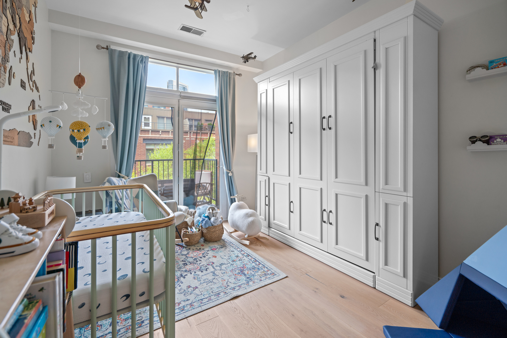 550 W Fulton Street Unit: 303