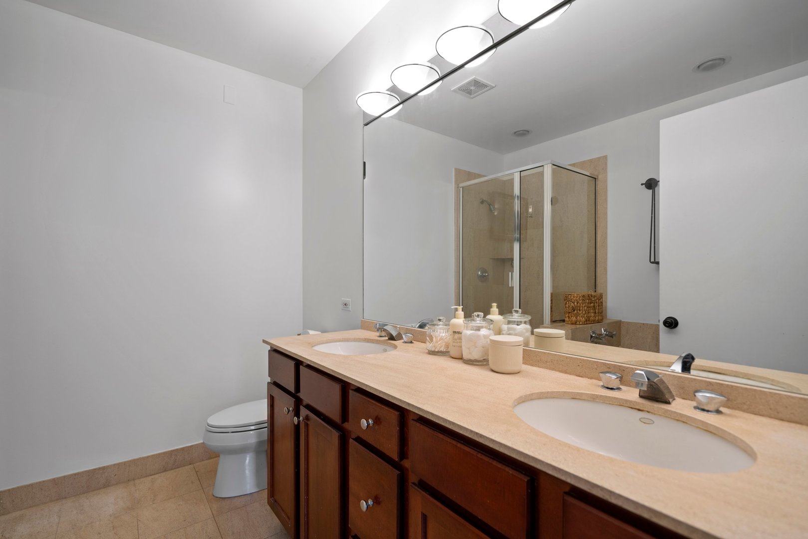 550 W Fulton Street Unit: 303