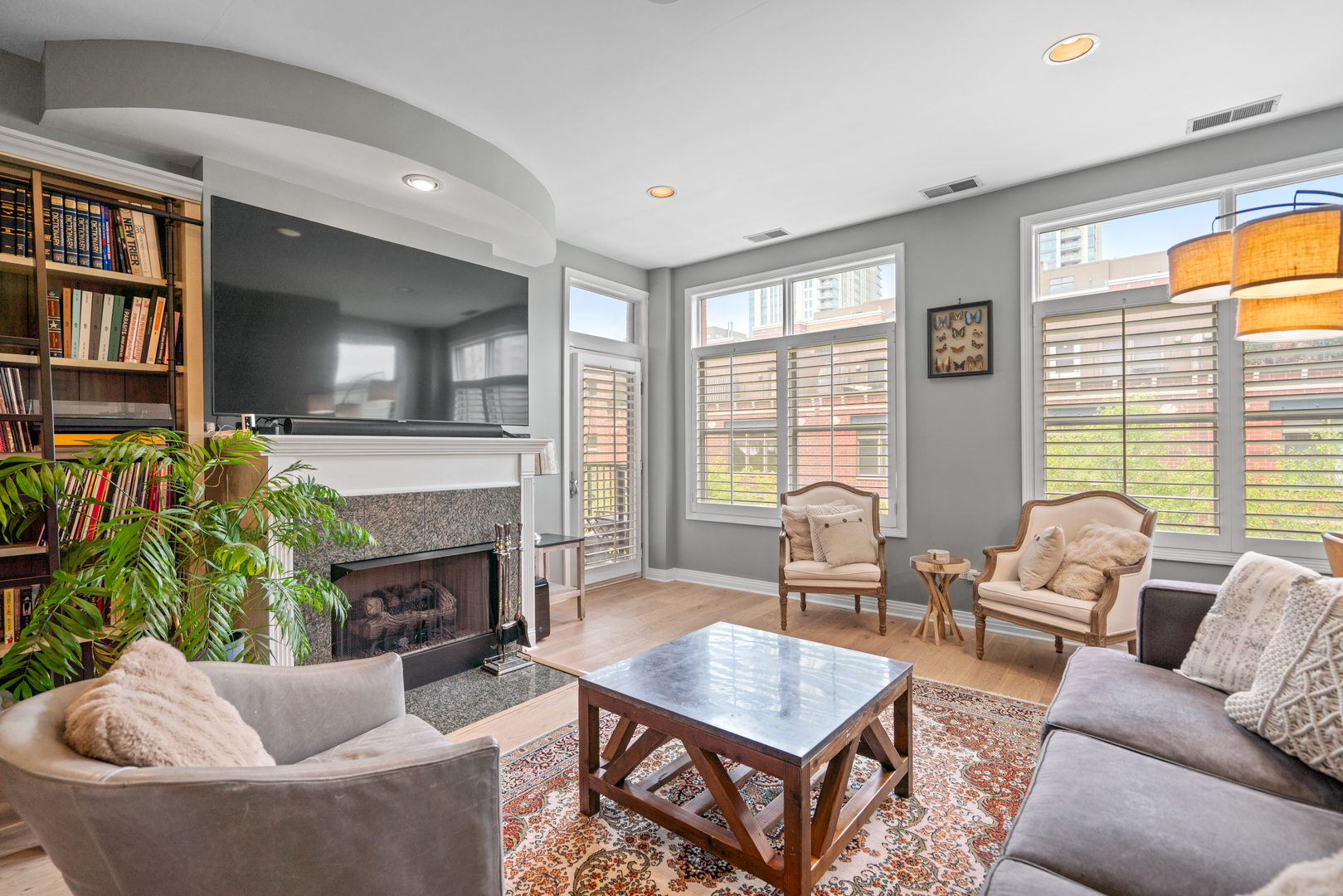 550 W Fulton Street Unit: 303