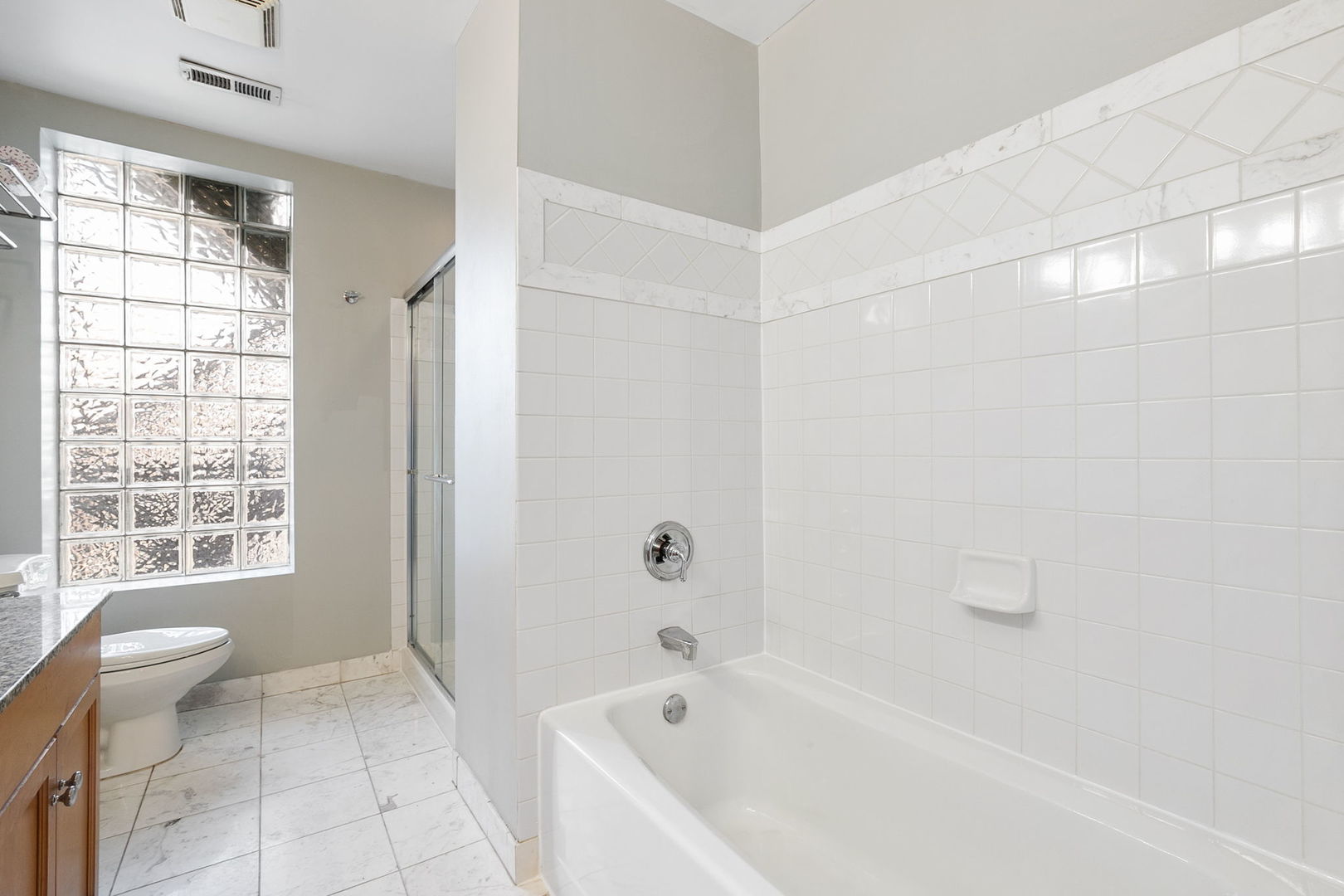 2332 W Huron Street Unit: 4