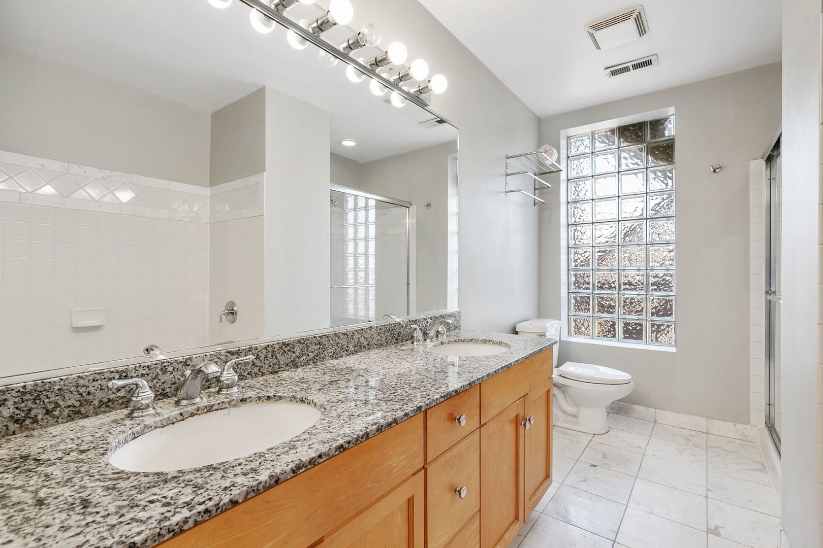 2332 W Huron Street Unit: 4