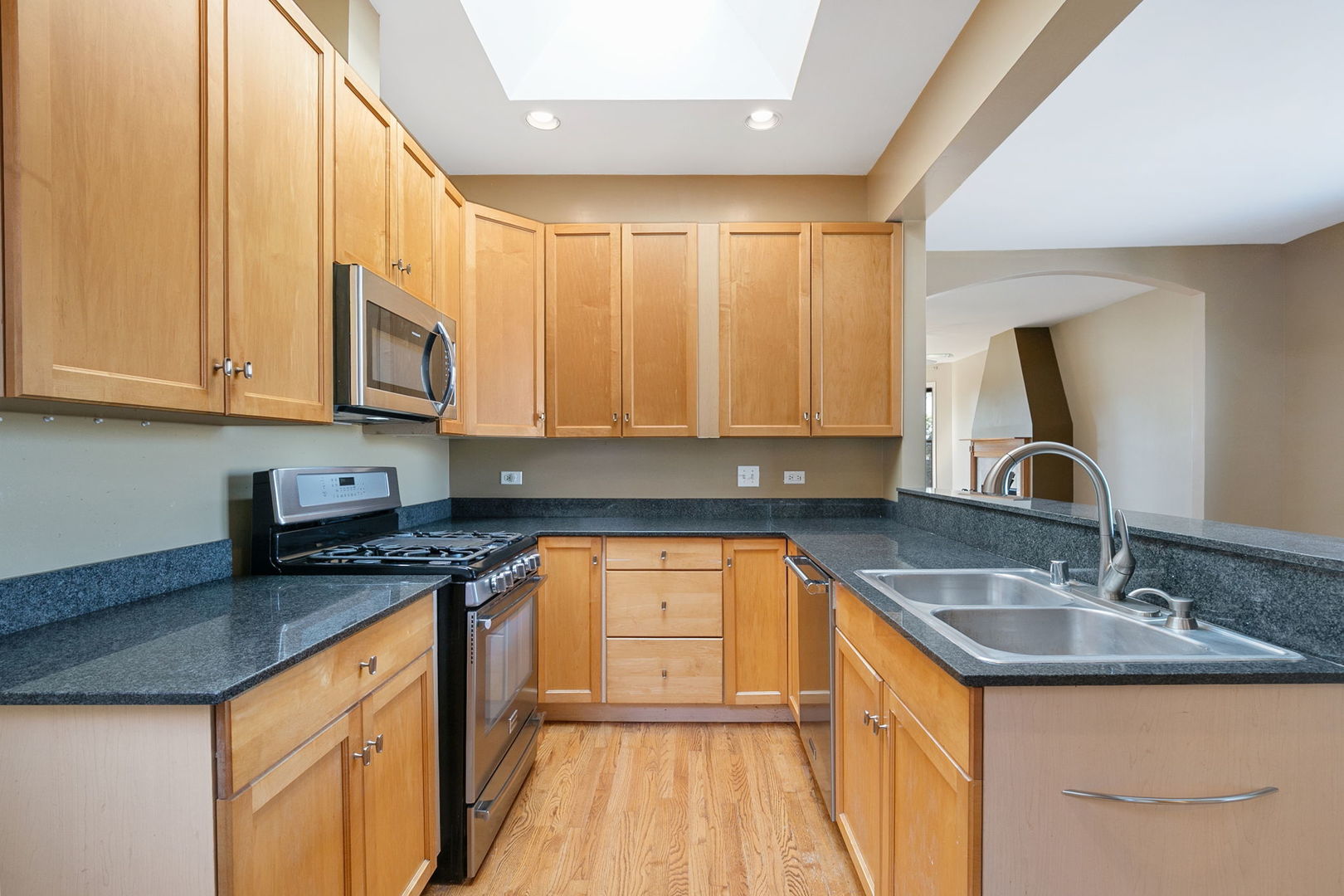 2332 W Huron Street Unit: 4