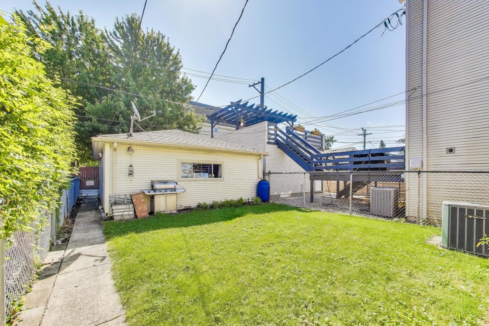 3823 N Kilpatrick Avenue