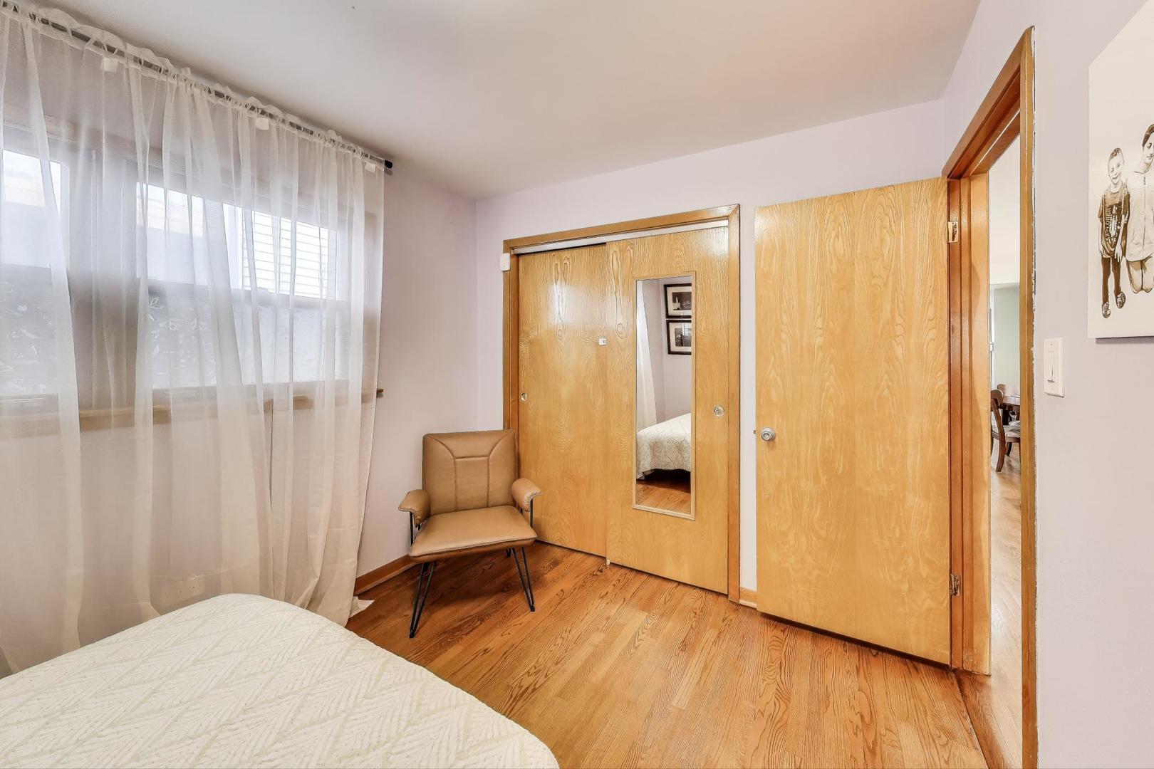 3823 N Kilpatrick Avenue