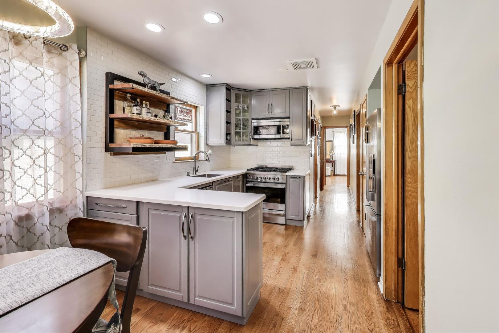 3823 N Kilpatrick Avenue