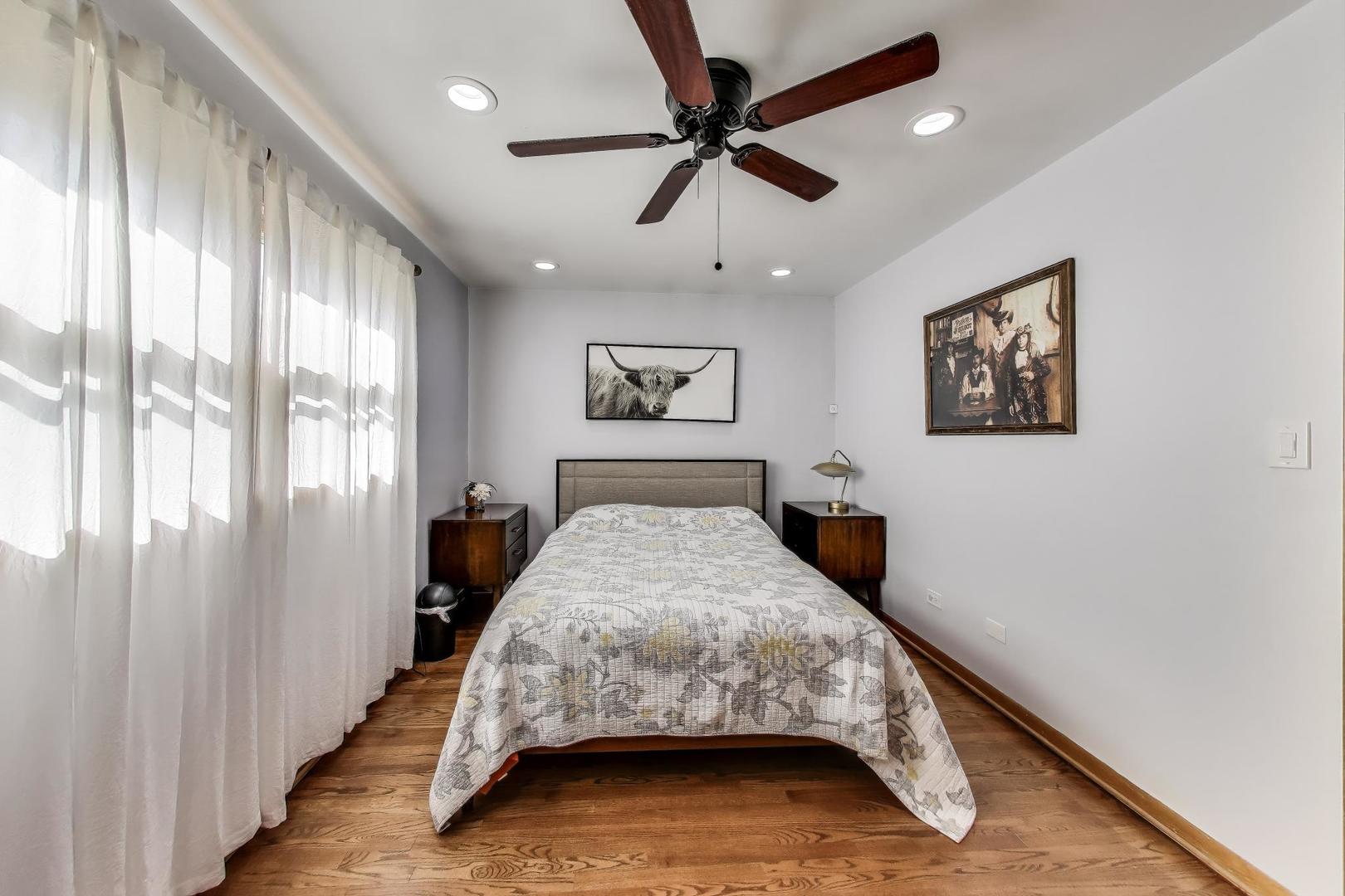 3823 N Kilpatrick Avenue