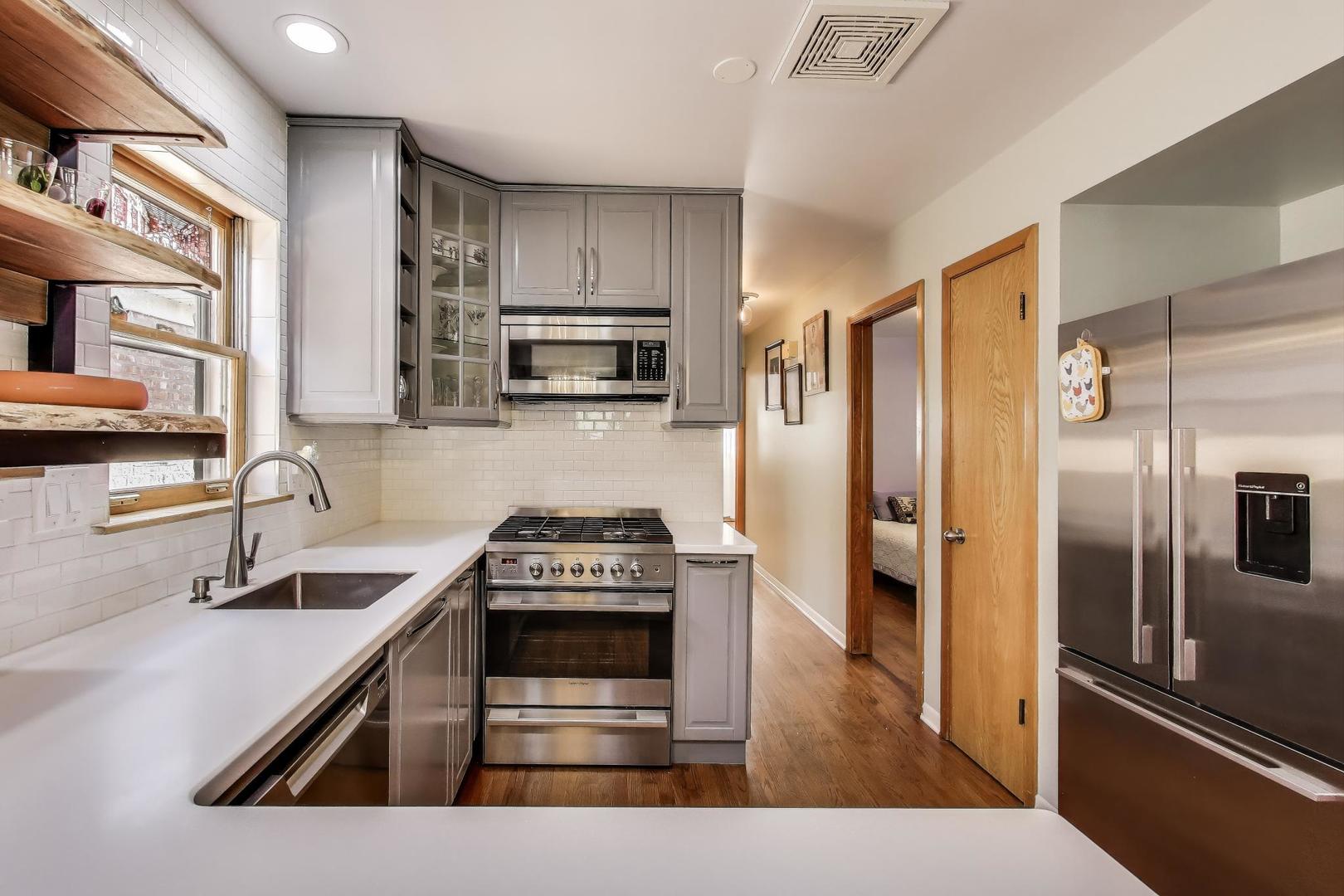 3823 N Kilpatrick Avenue