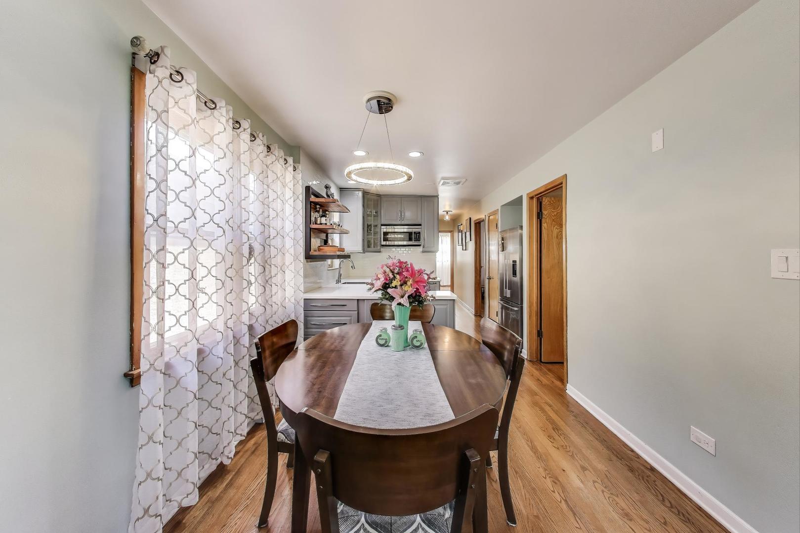 3823 N Kilpatrick Avenue