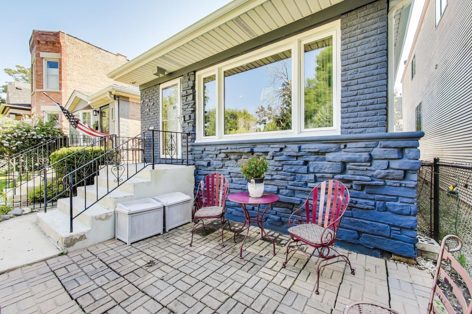 3823 N Kilpatrick Avenue