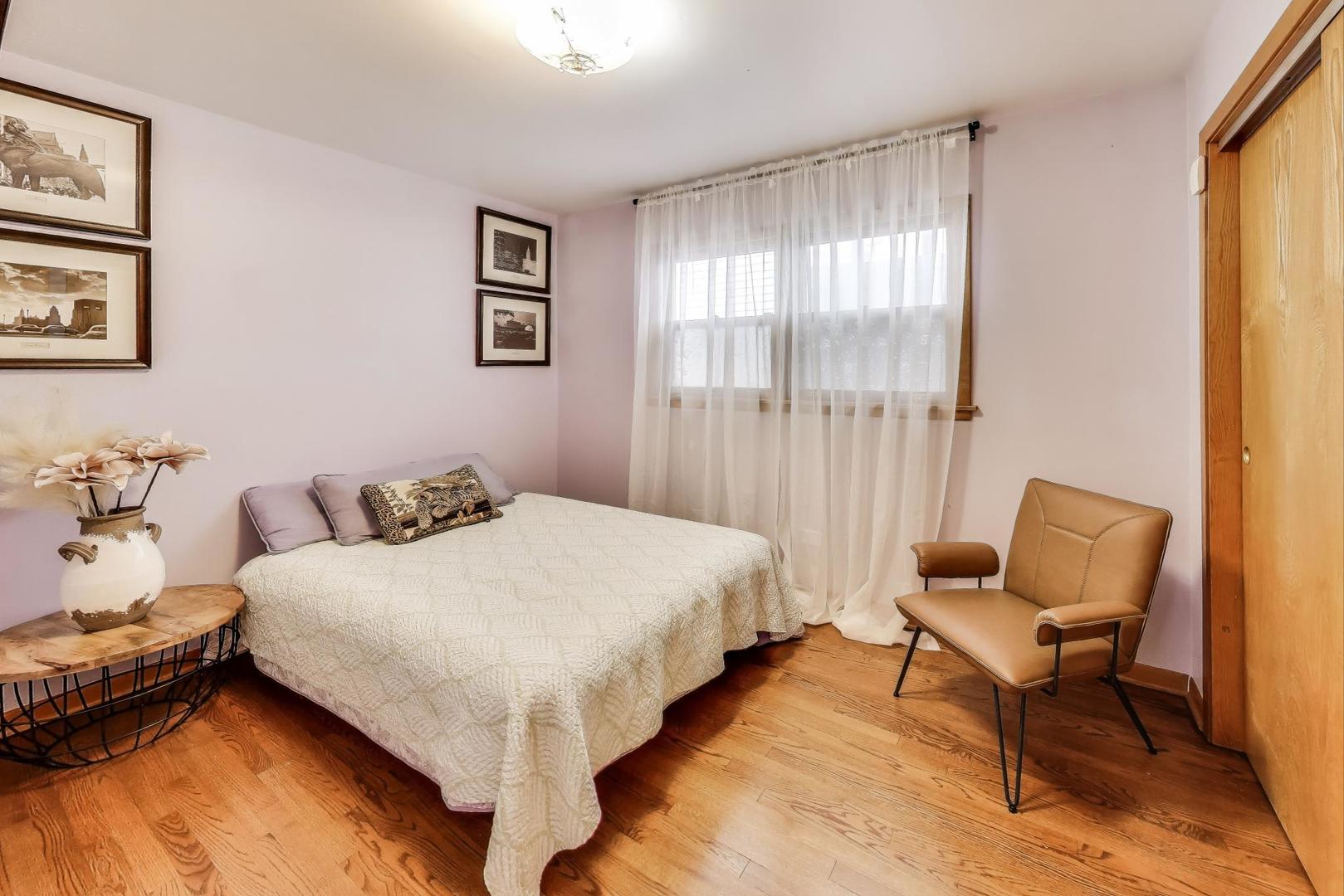 3823 N Kilpatrick Avenue