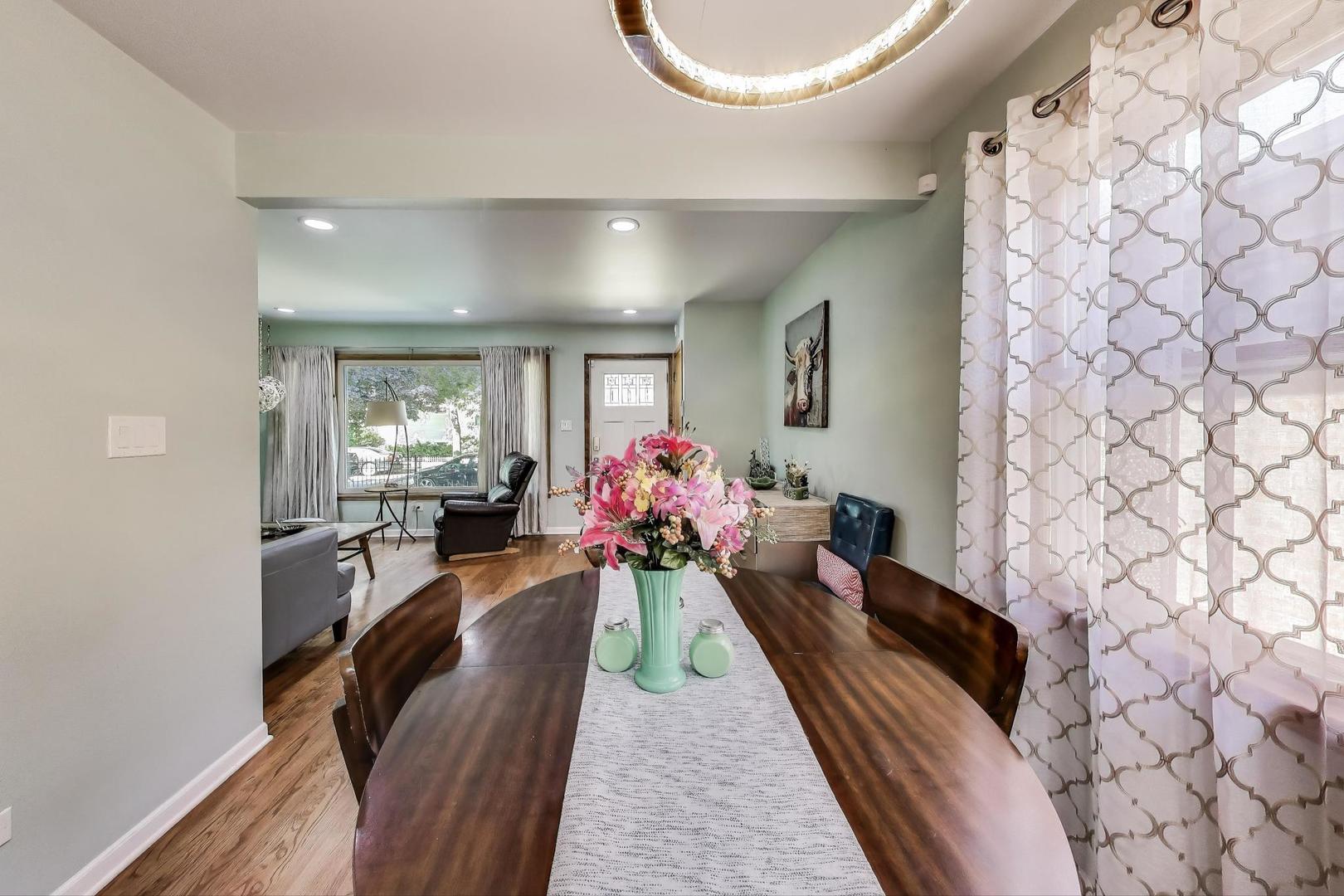 3823 N Kilpatrick Avenue