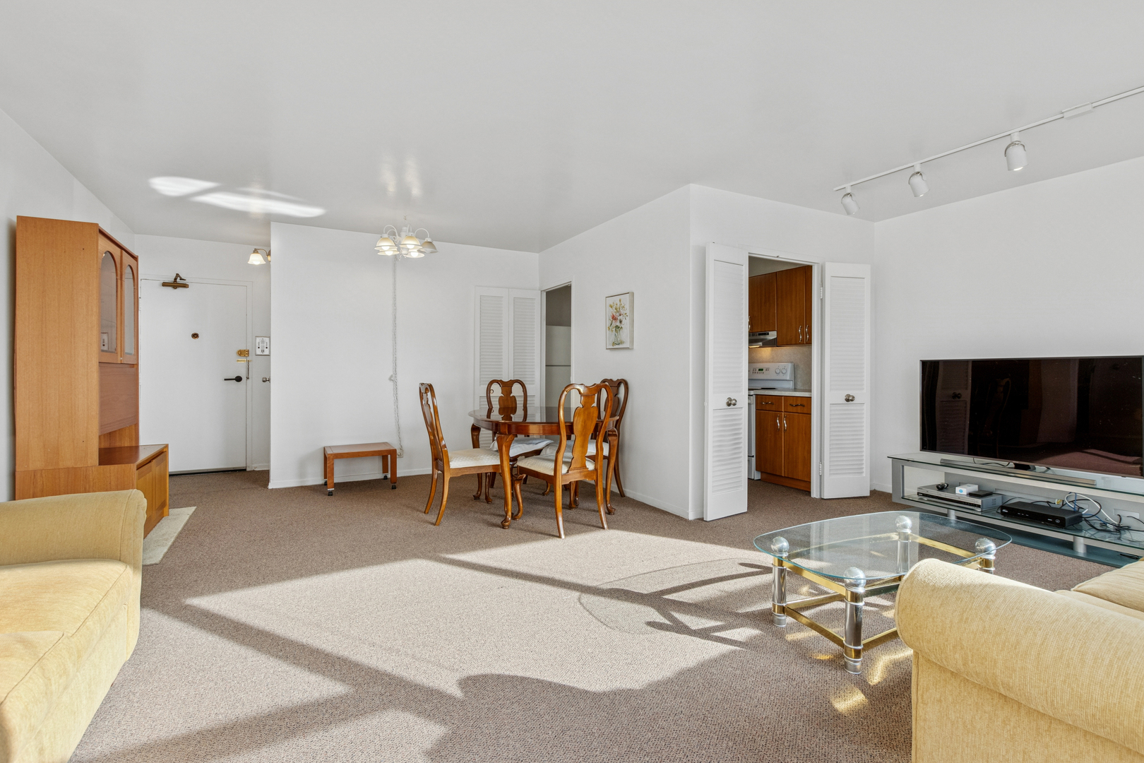 3900 N Lake Shore Drive Unit: 14D
