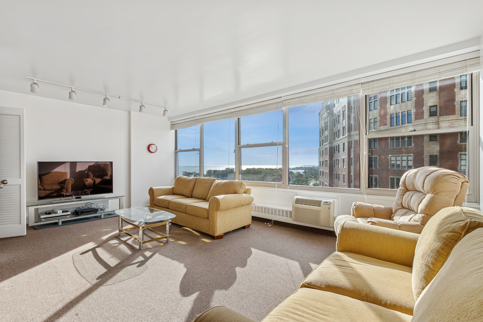 3900 N Lake Shore Drive Unit: 14D