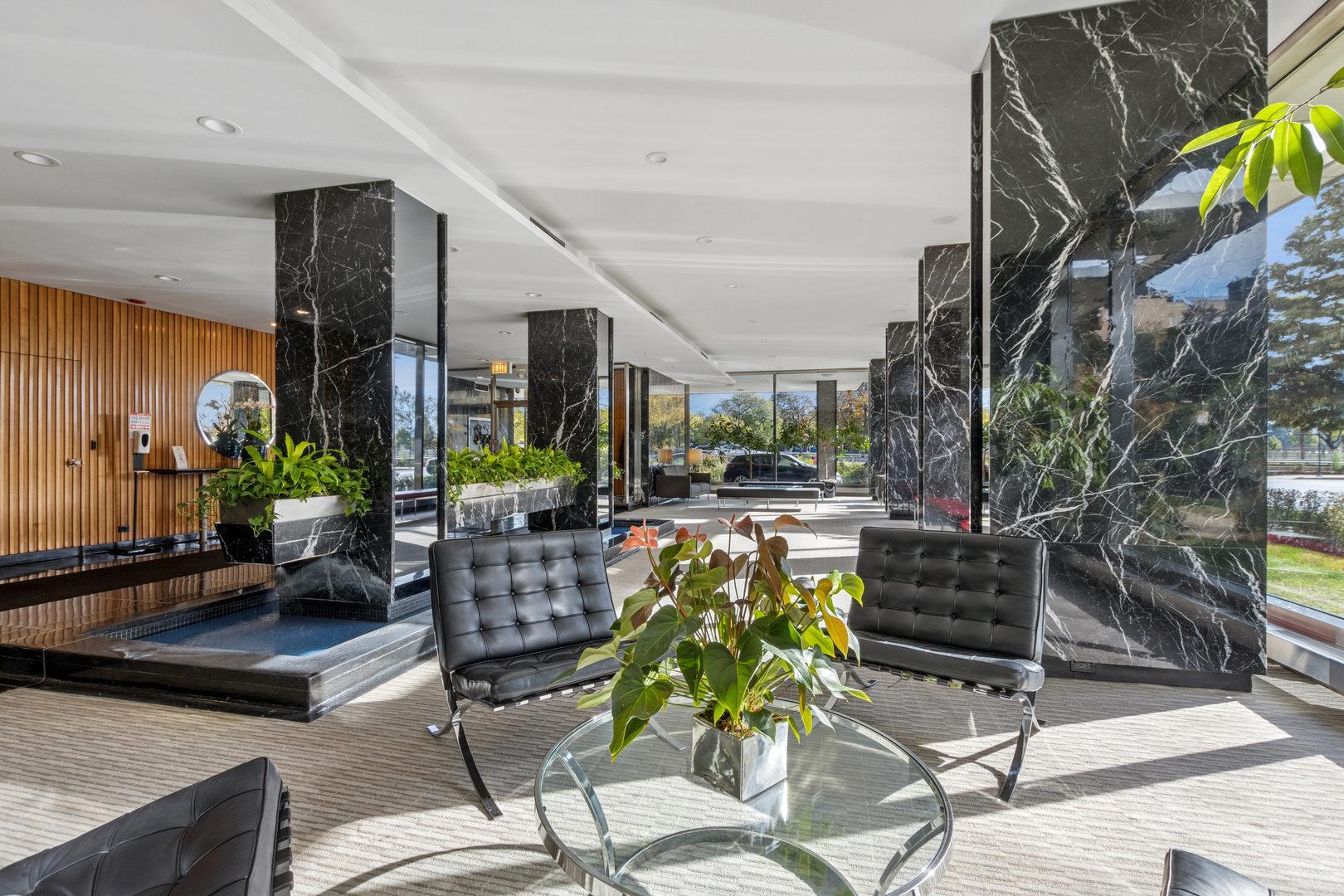 3900 N Lake Shore Drive Unit: 14D