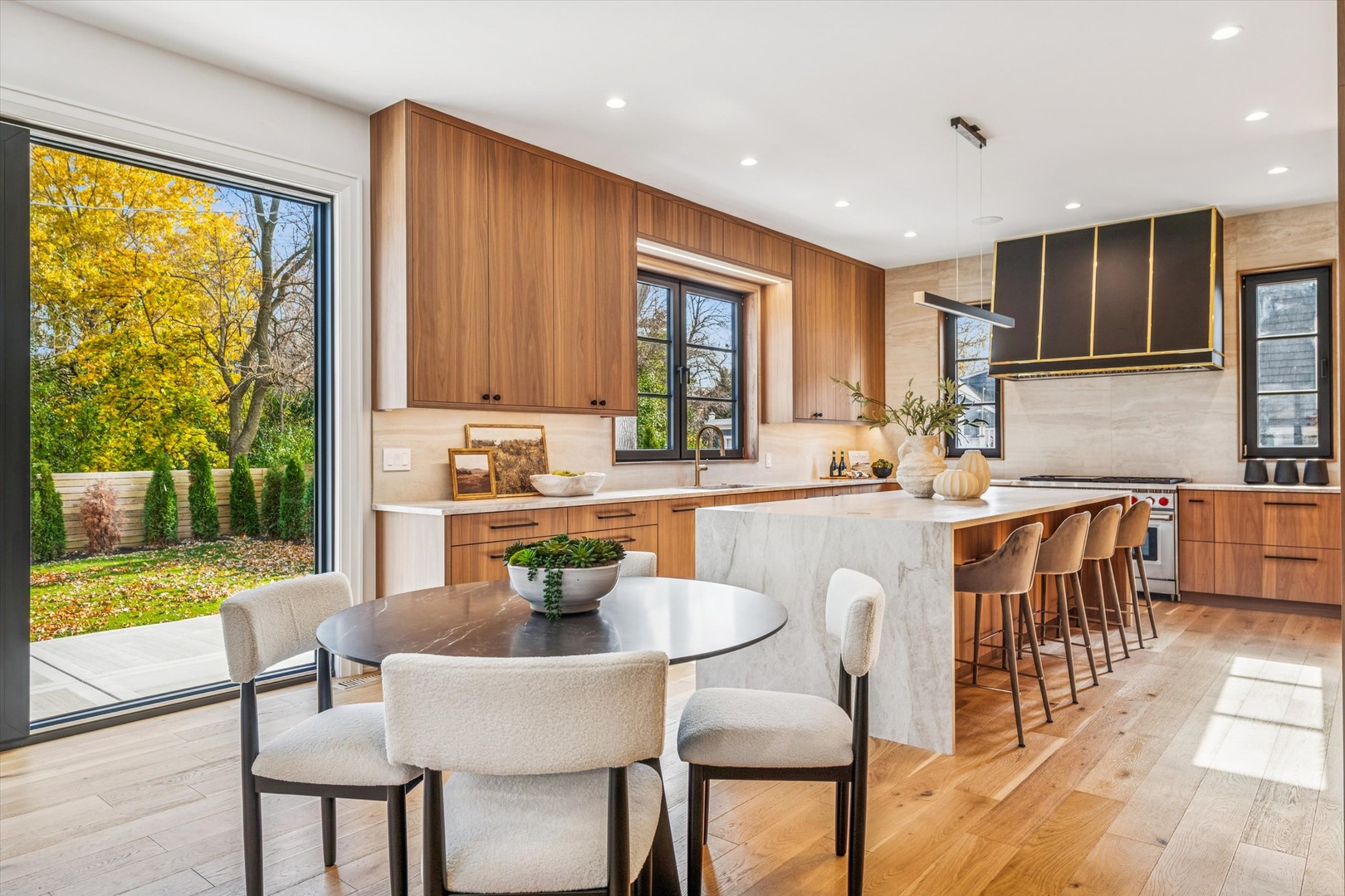 377 S Prairie Avenue