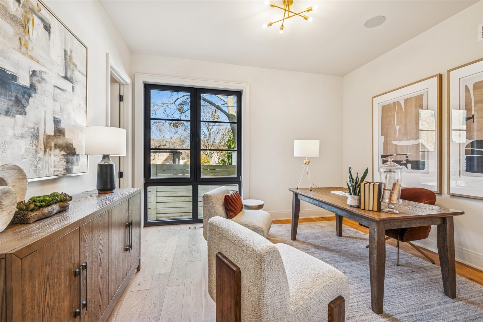 377 S Prairie Avenue