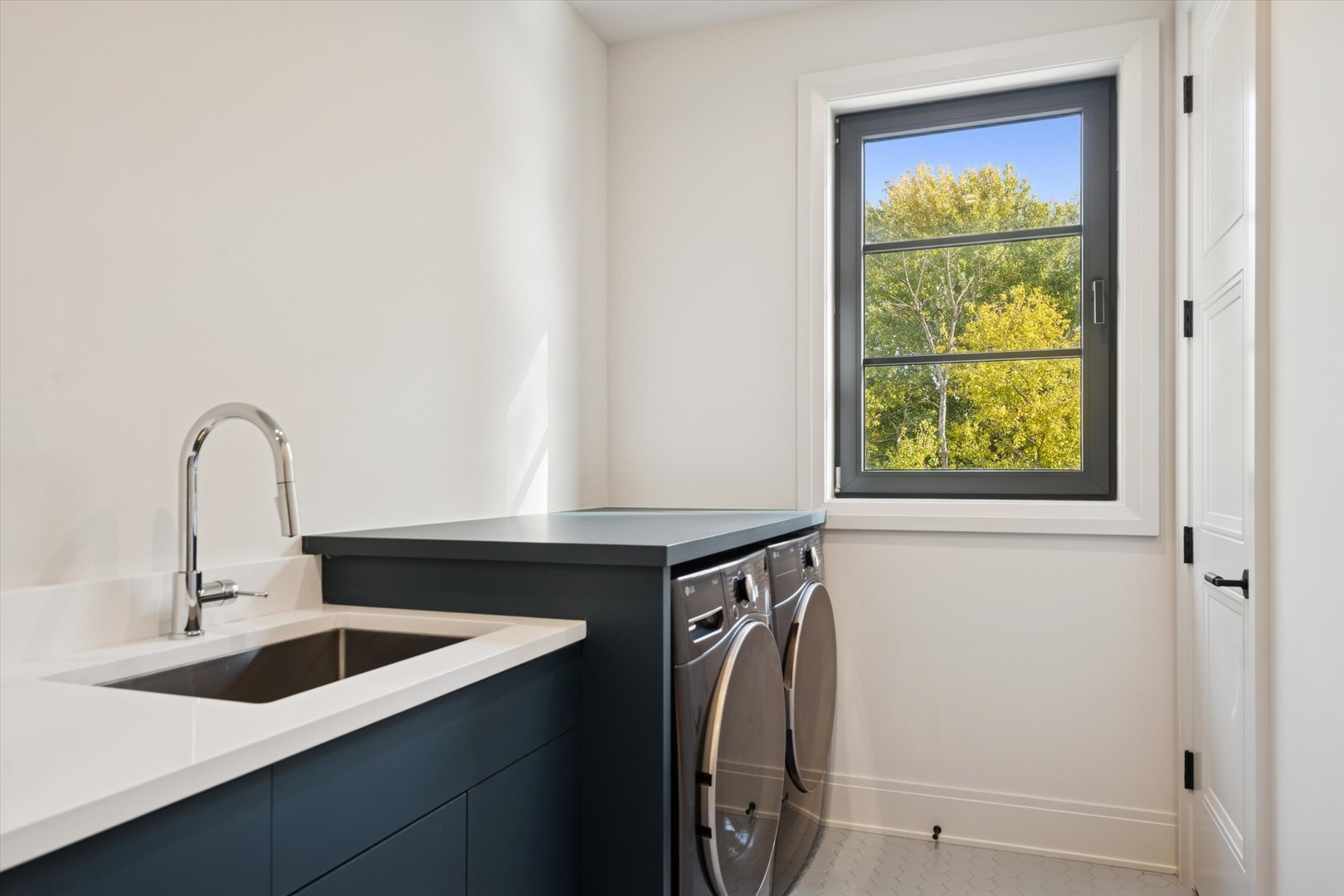 377 S Prairie Avenue