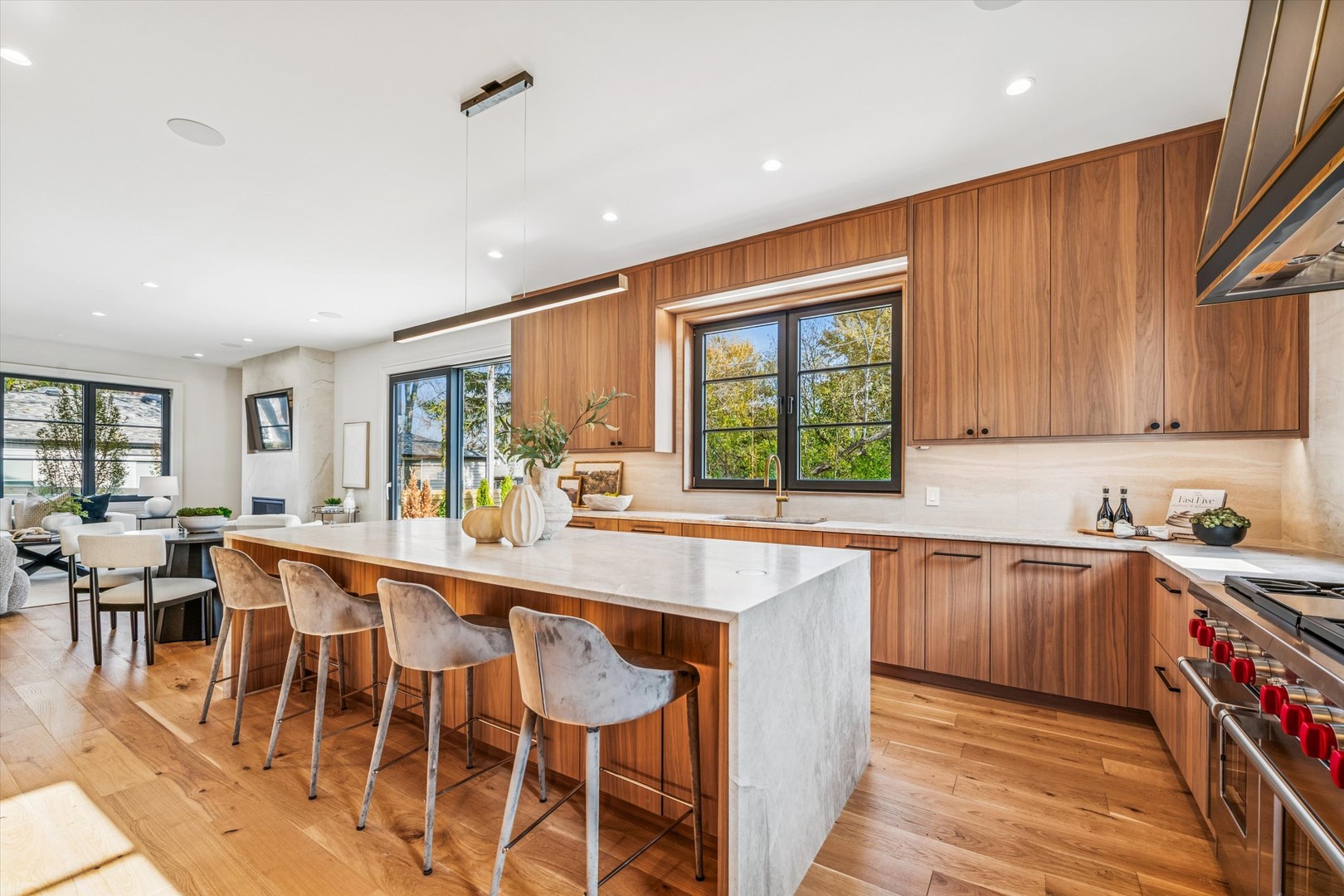 377 S Prairie Avenue