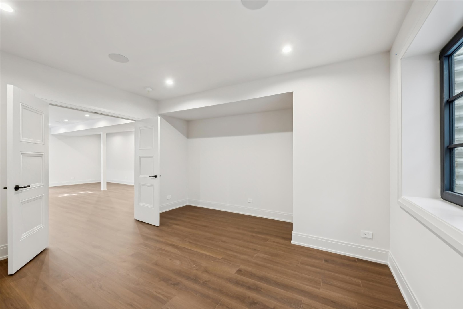 377 S Prairie Avenue