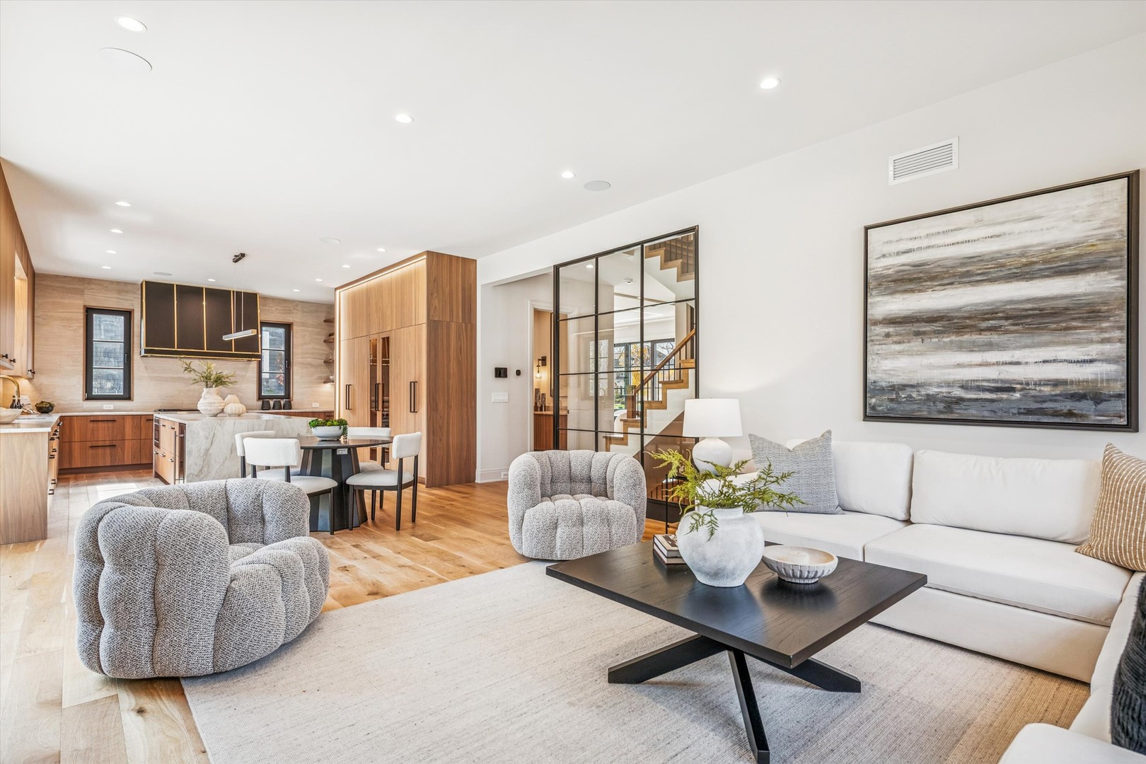 377 S Prairie Avenue