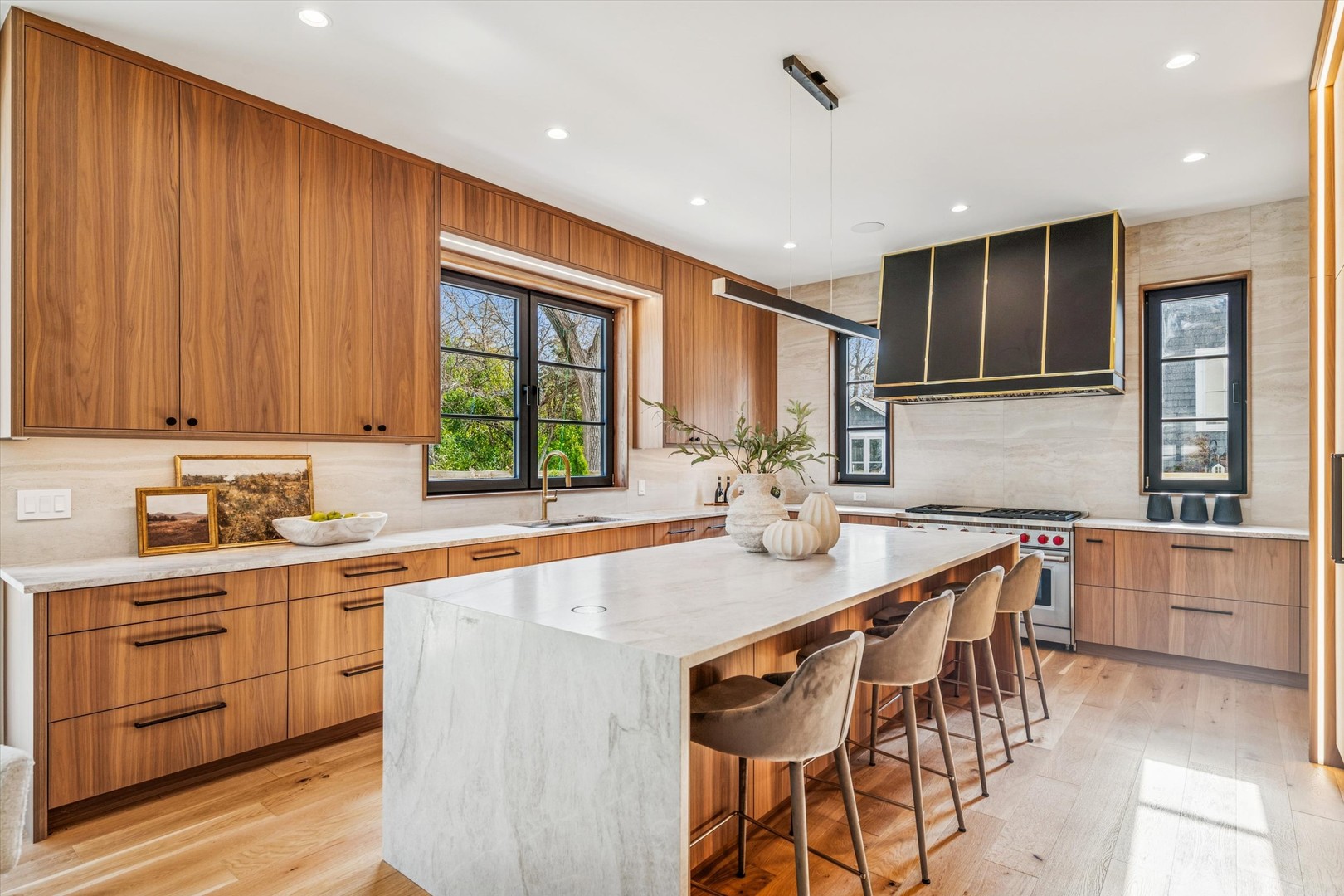 377 S Prairie Avenue