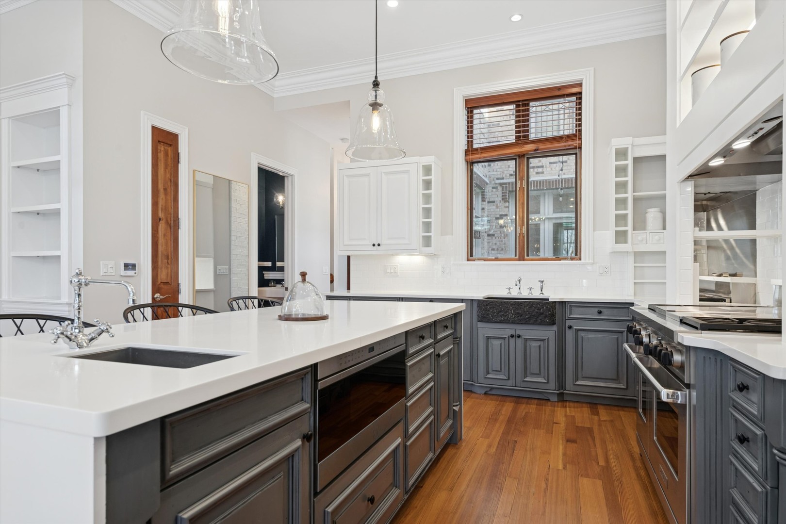 1622 N MARSHFIELD Avenue