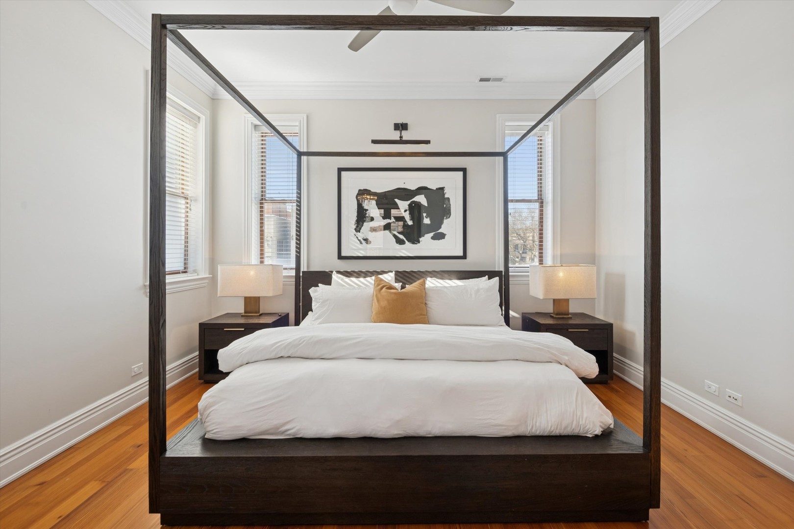 1622 N MARSHFIELD Avenue