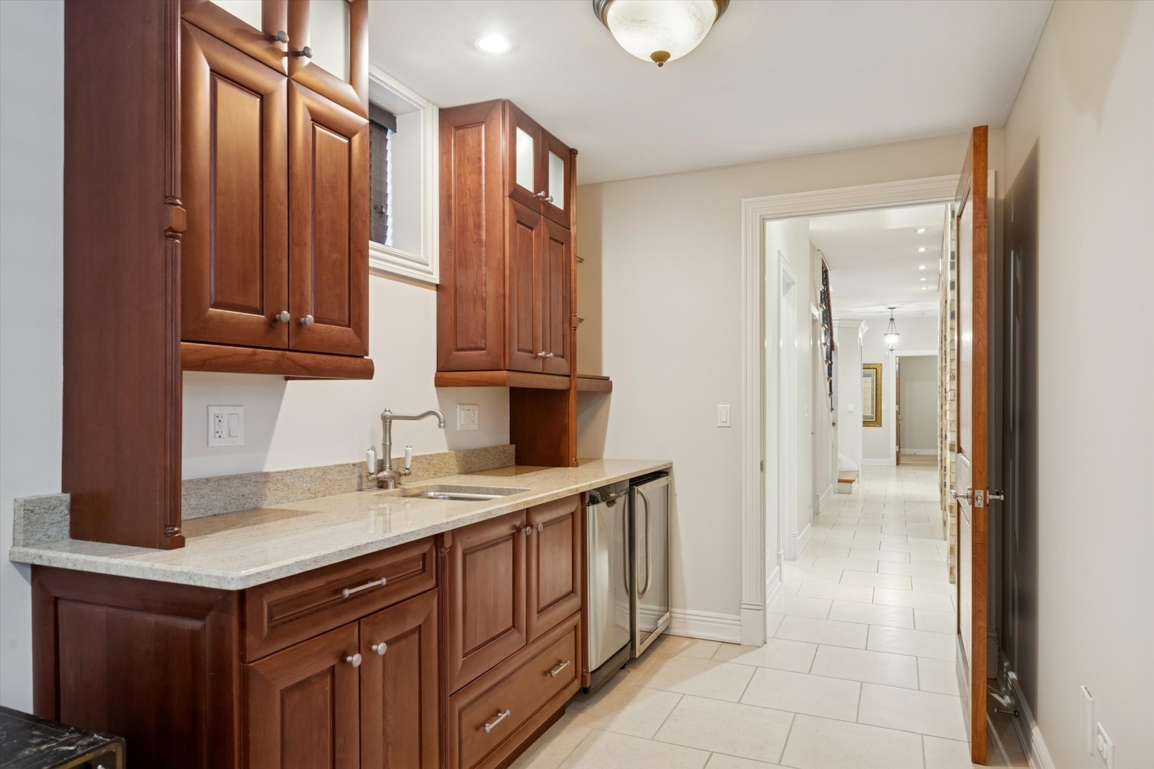 1622 N MARSHFIELD Avenue