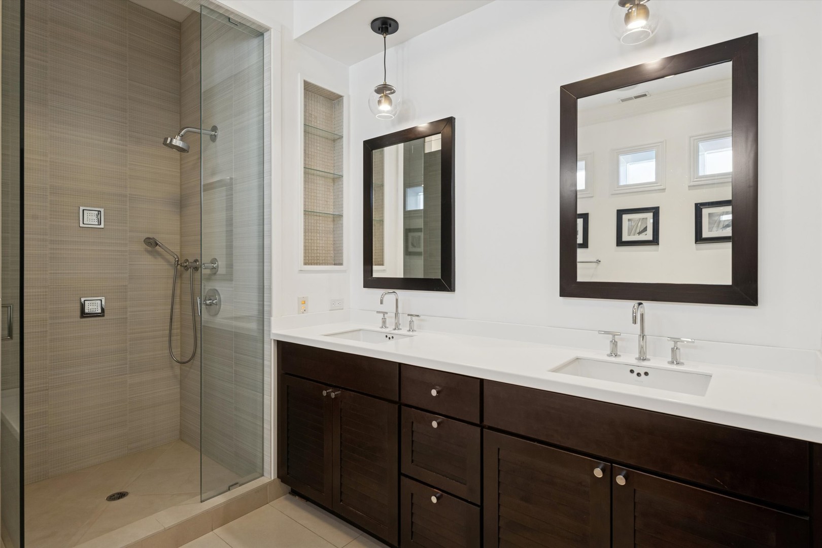 1622 N MARSHFIELD Avenue