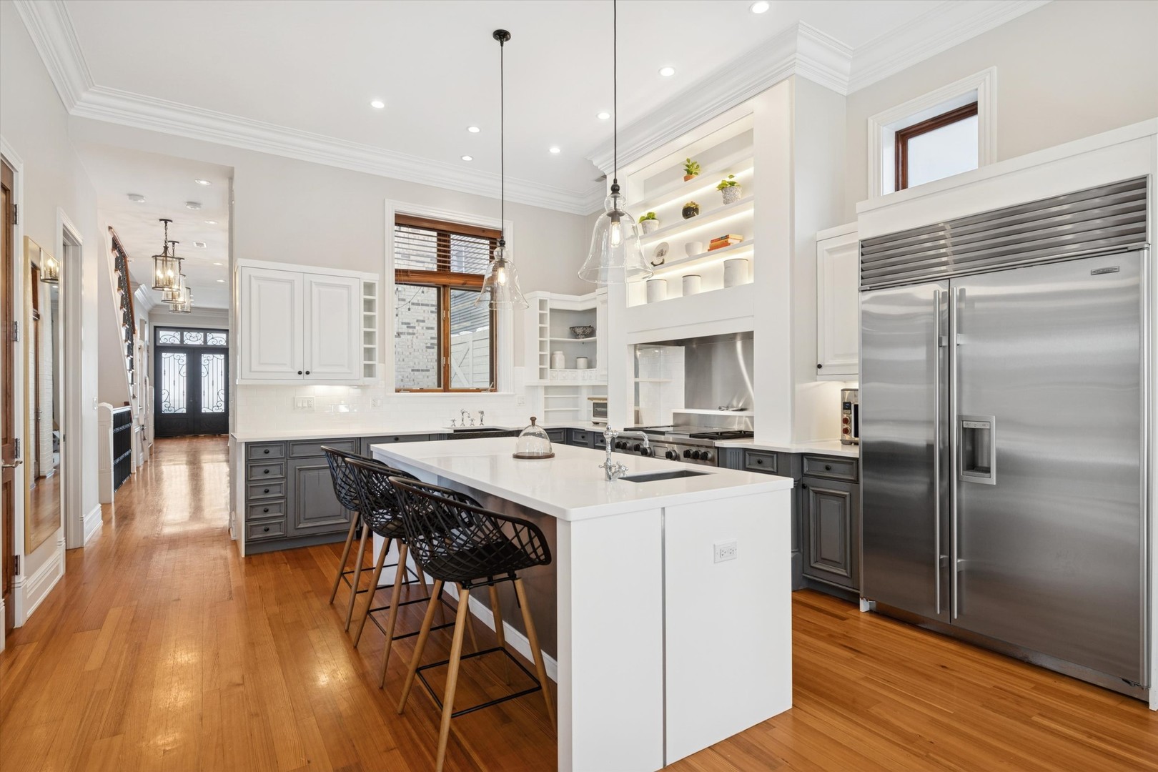 1622 N MARSHFIELD Avenue