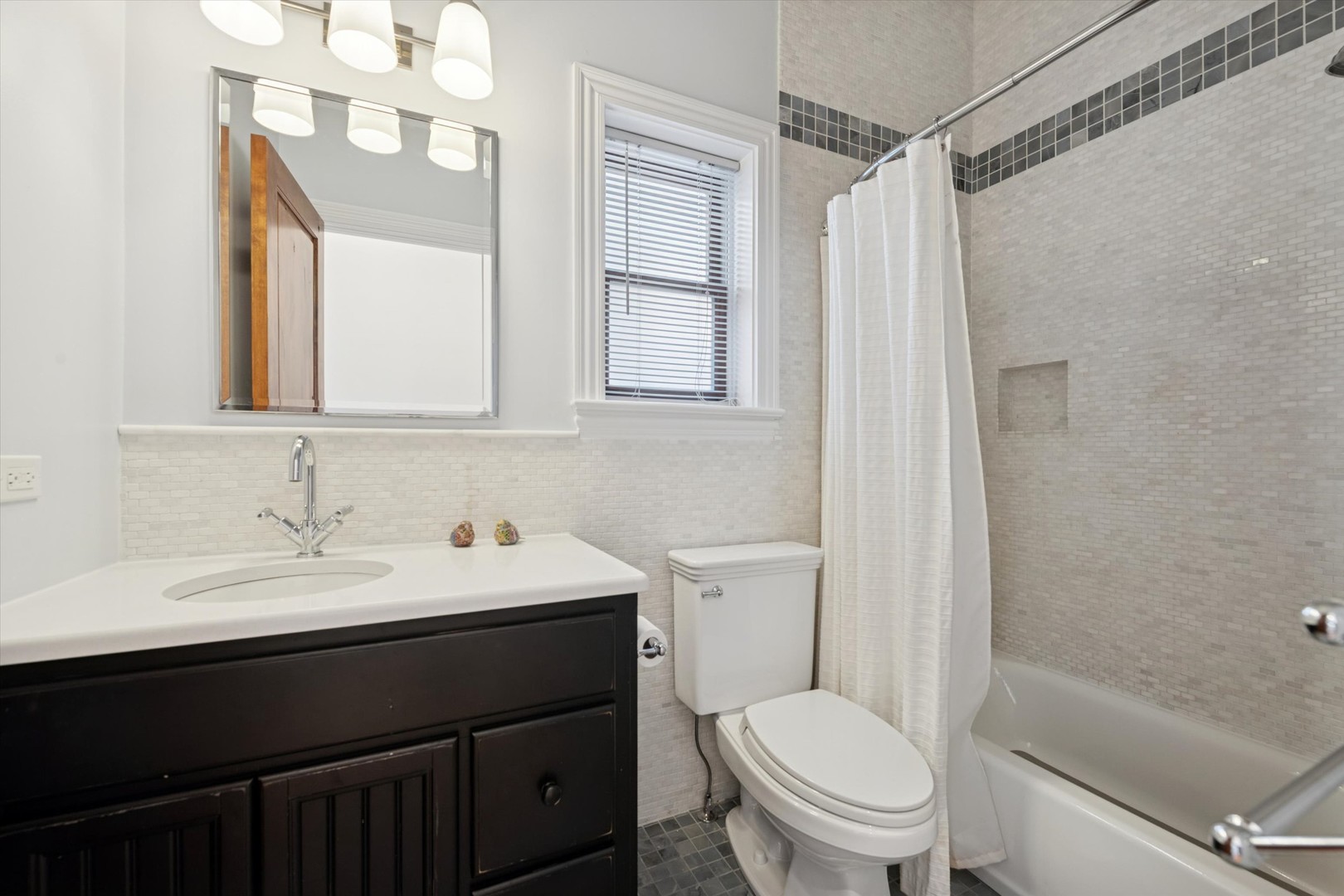 1622 N MARSHFIELD Avenue