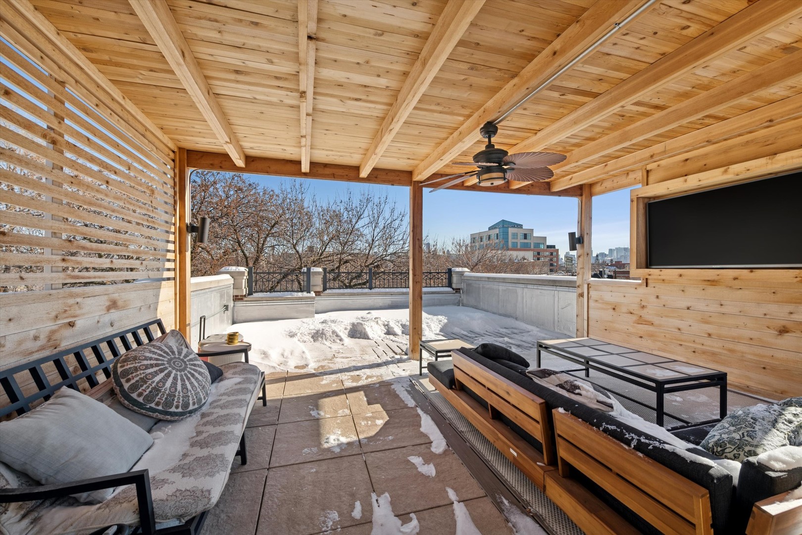 1622 N MARSHFIELD Avenue