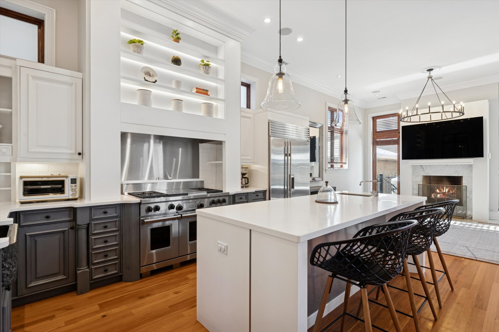 1622 N MARSHFIELD Avenue