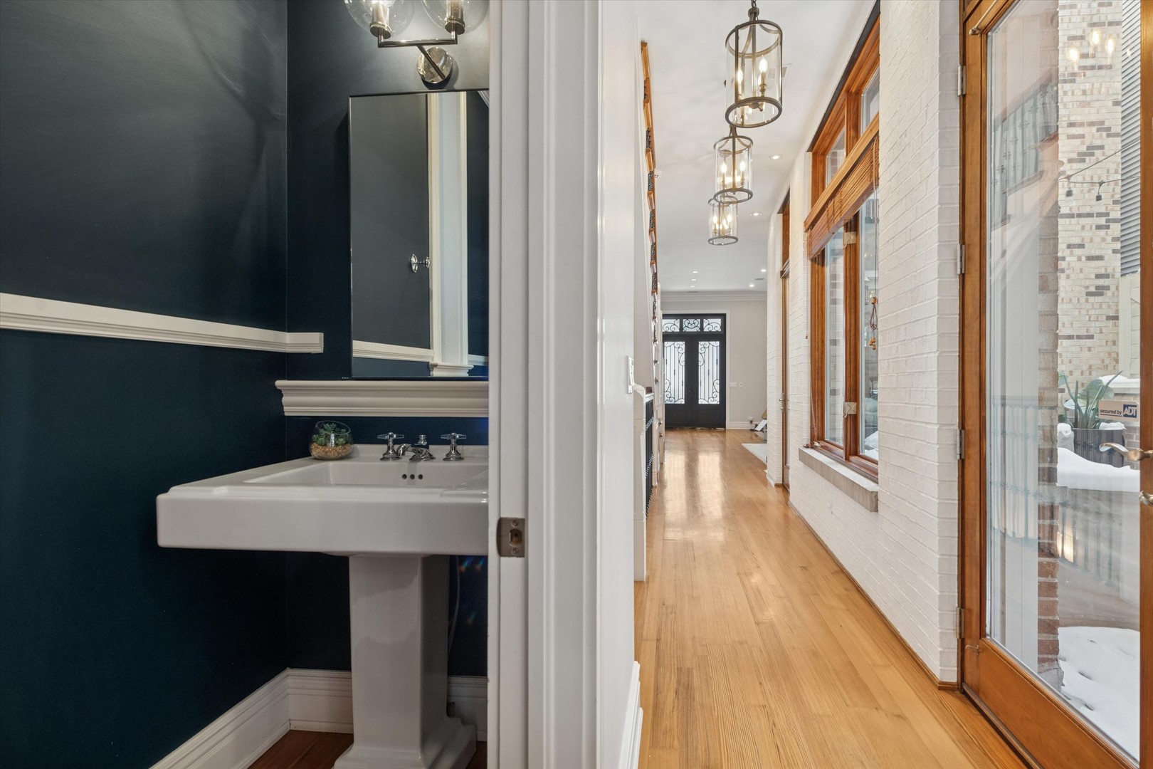 1622 N MARSHFIELD Avenue